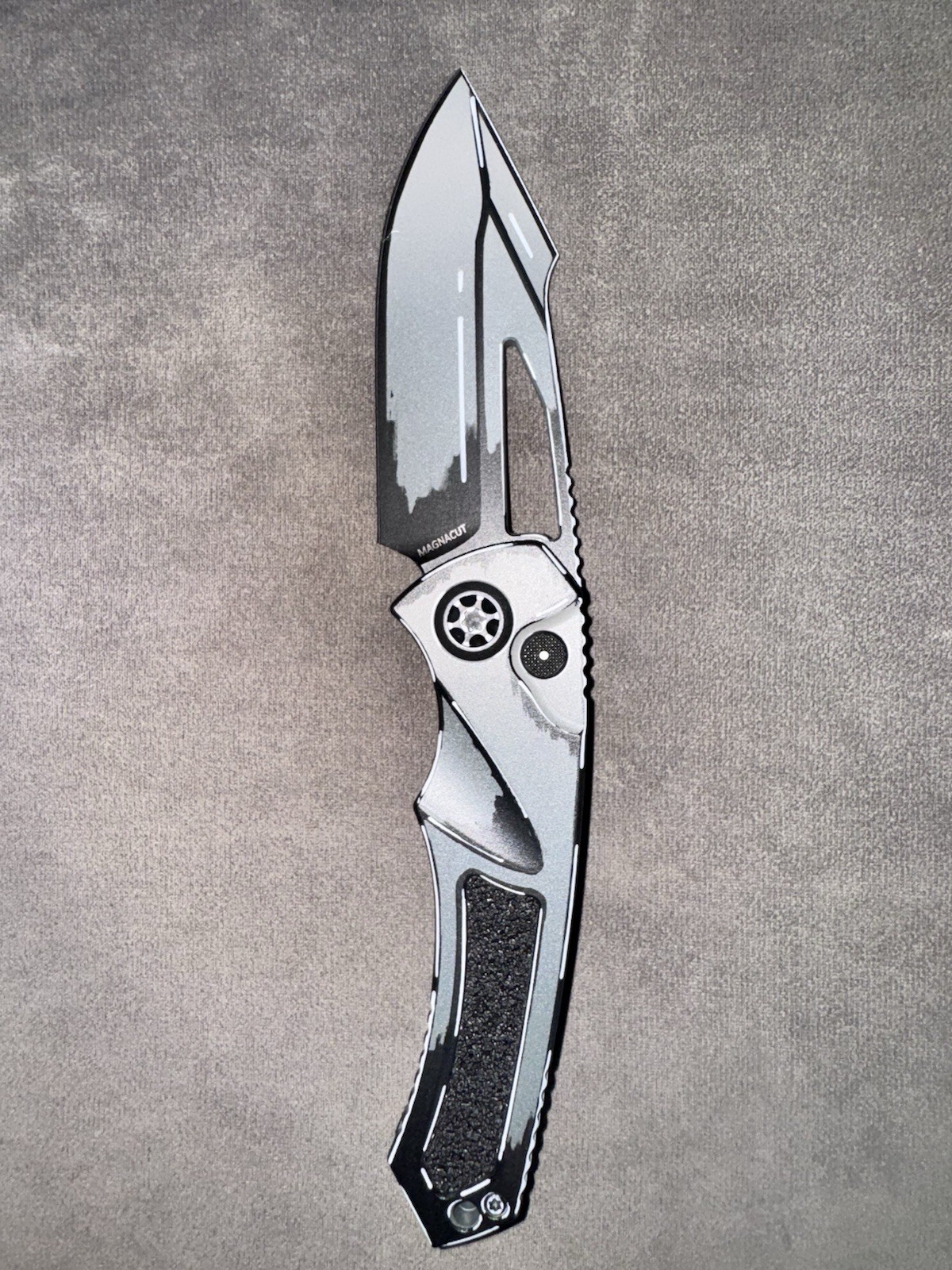 Heretic Knives Pariah Manual Button Lock Knife Gray Cel-Shade