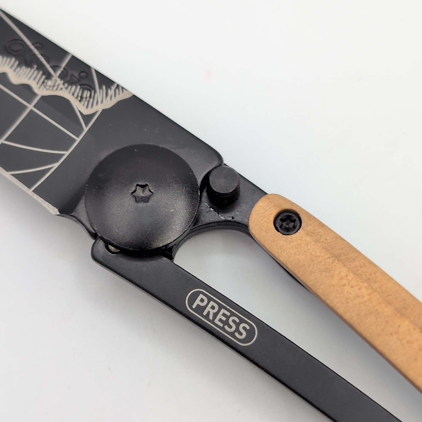 Deejo 37g Black Titanium | Terra Incognita | Juniper Wood Handle | 3.75″ Blade