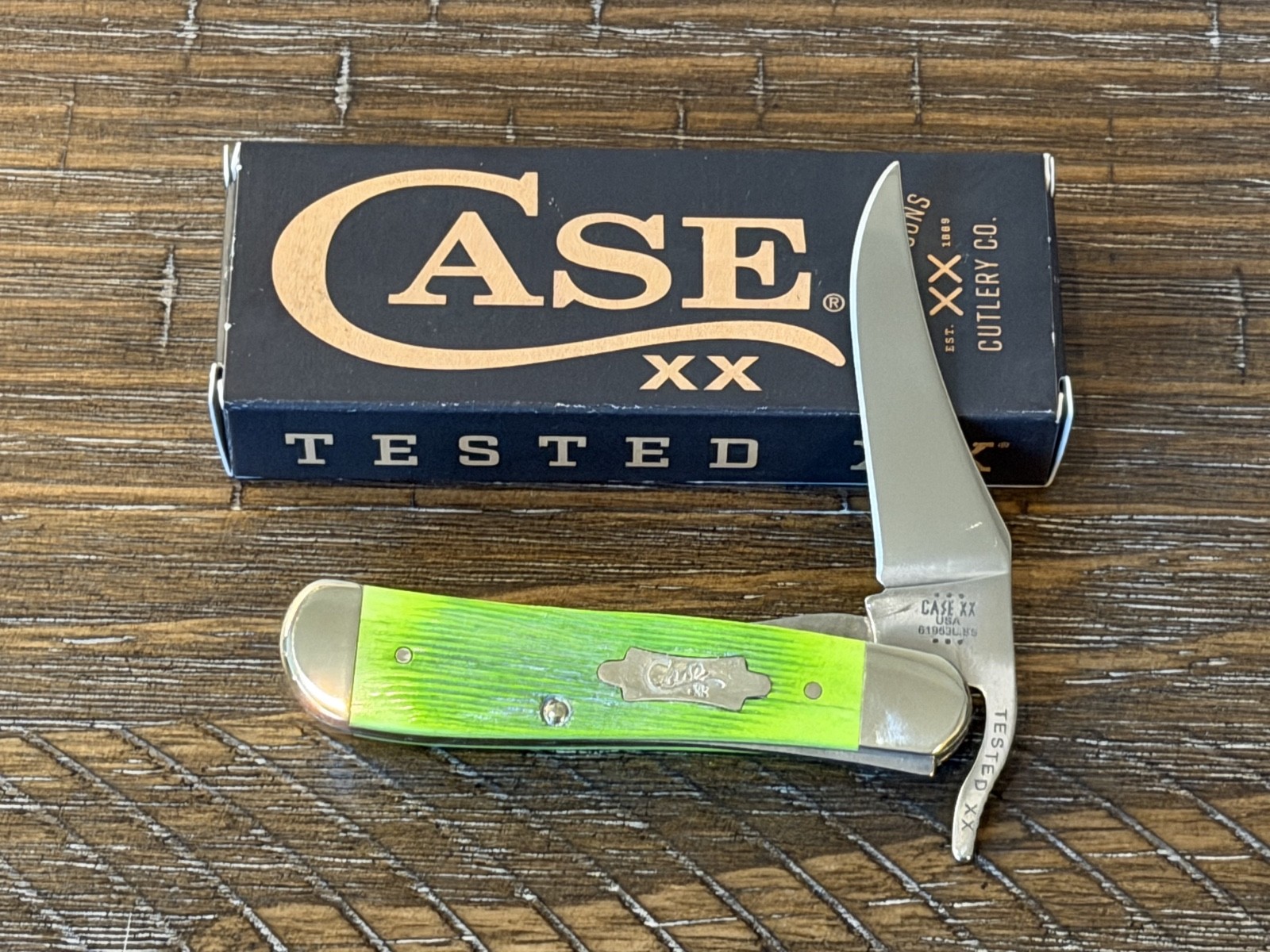 2024 Case XX 61043 Lime Green Bone Barnboard Jig Russlock