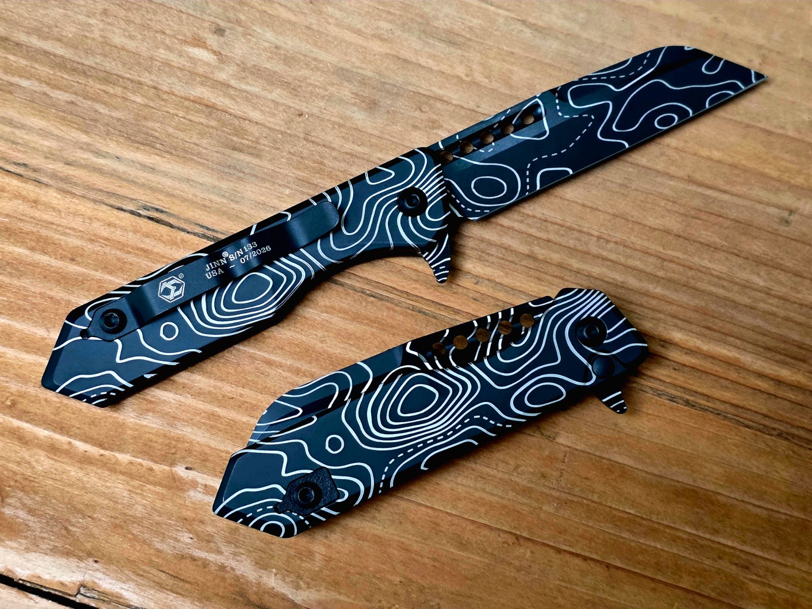 Heretic Knives Jinn Button‑Lock Flipper Black/White Topo MagnaCut DLC H213-TOPO