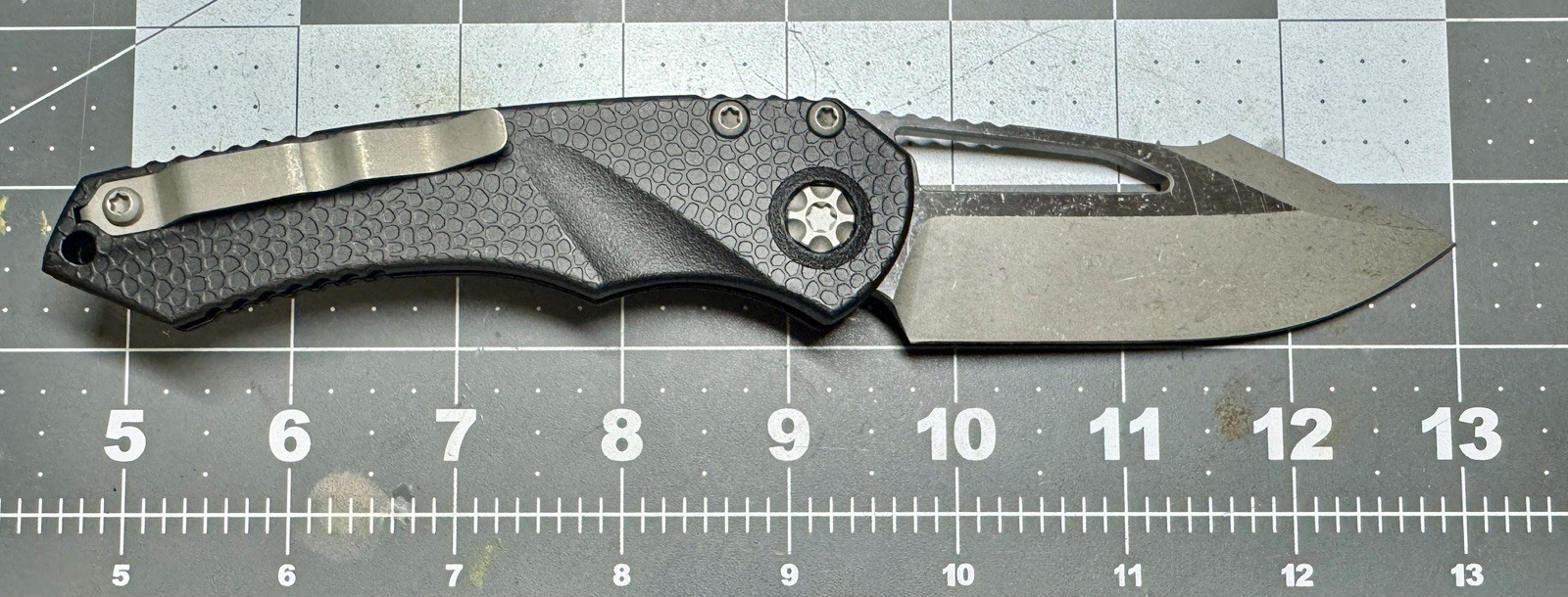 Heretic Knives Combo – Mini Pariah Magnacut Single Edge & Heretic Knives Shirt