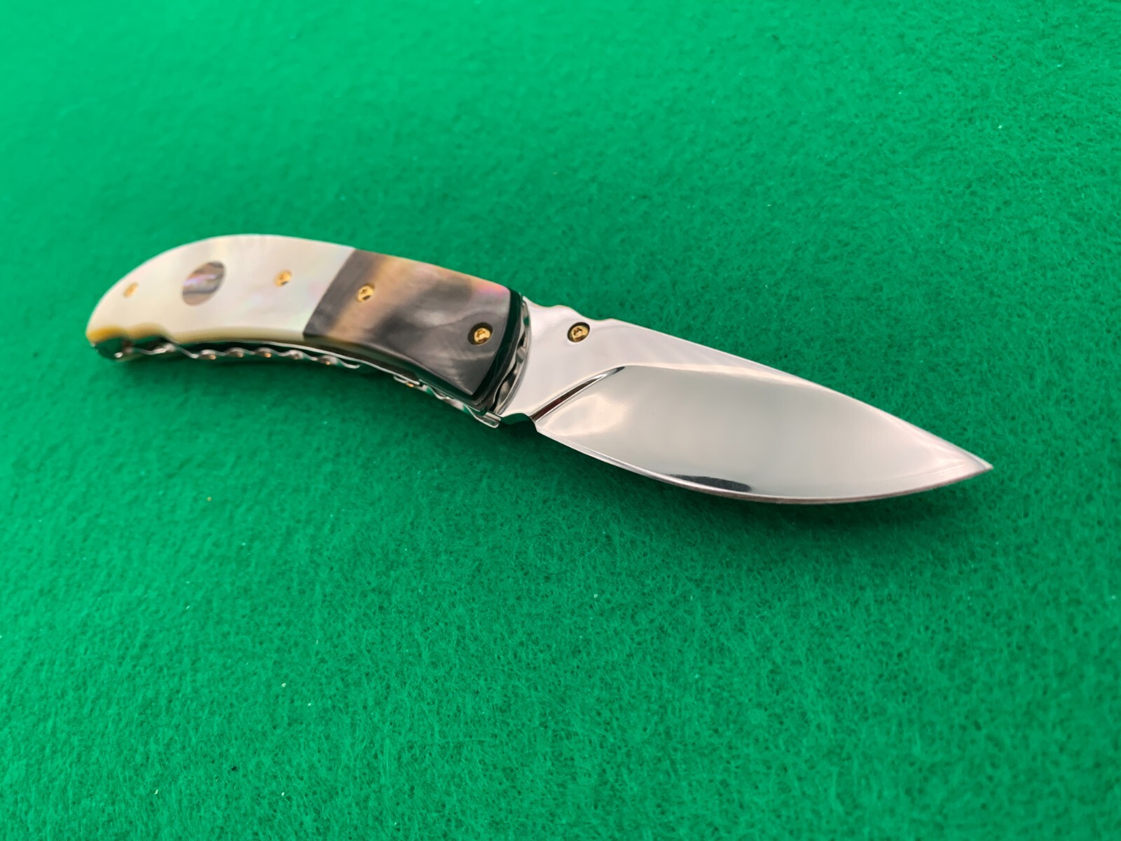 CUSTOM TAWEESAK KNIFE MOTHER OF PEARL / CASE NONE BETTER MUSEUM QUALITY) RARE 1
