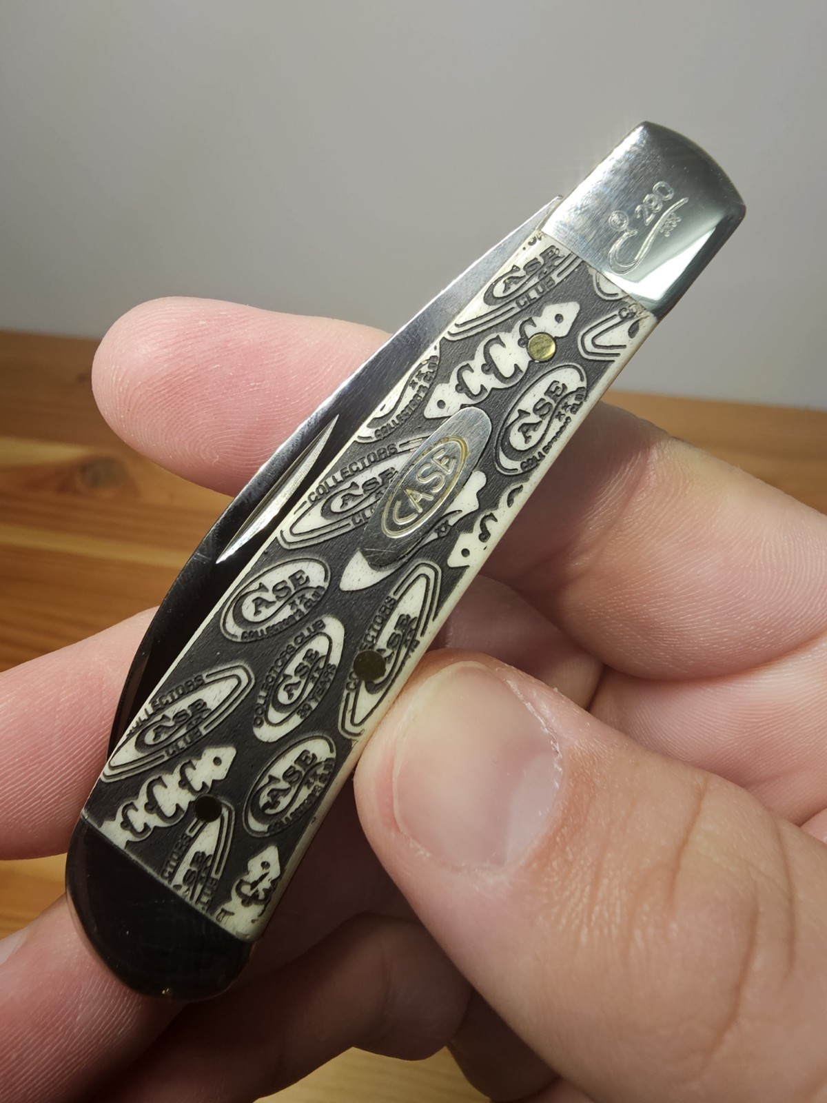 2011 Case XX 61117 Swayback Gent Knife CCC Exclusive Smooth Bone Numbered