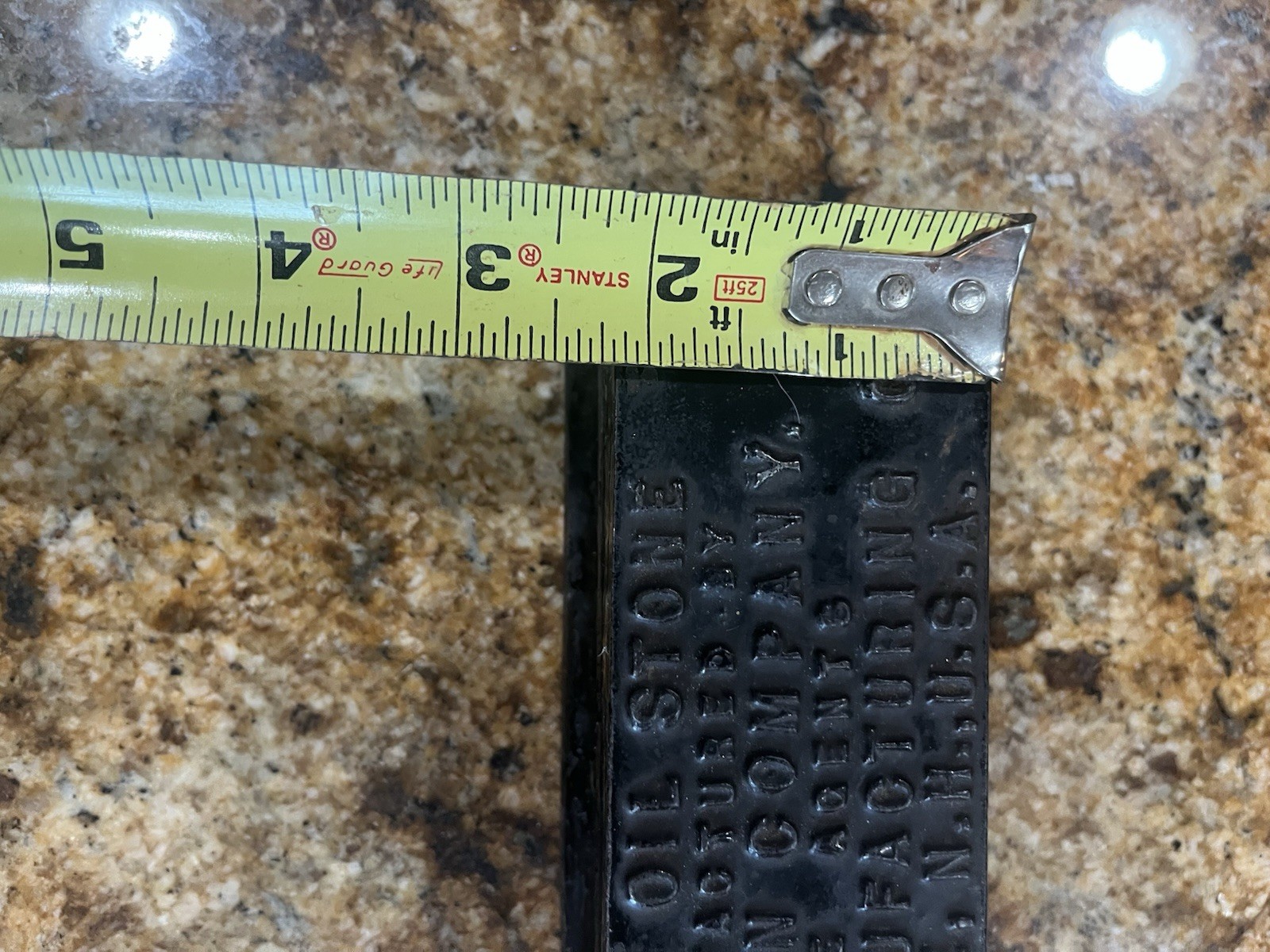 India Oil Stone Norton Co. Pike Mfg. Cast Iron Box With Stone N.H. USA
