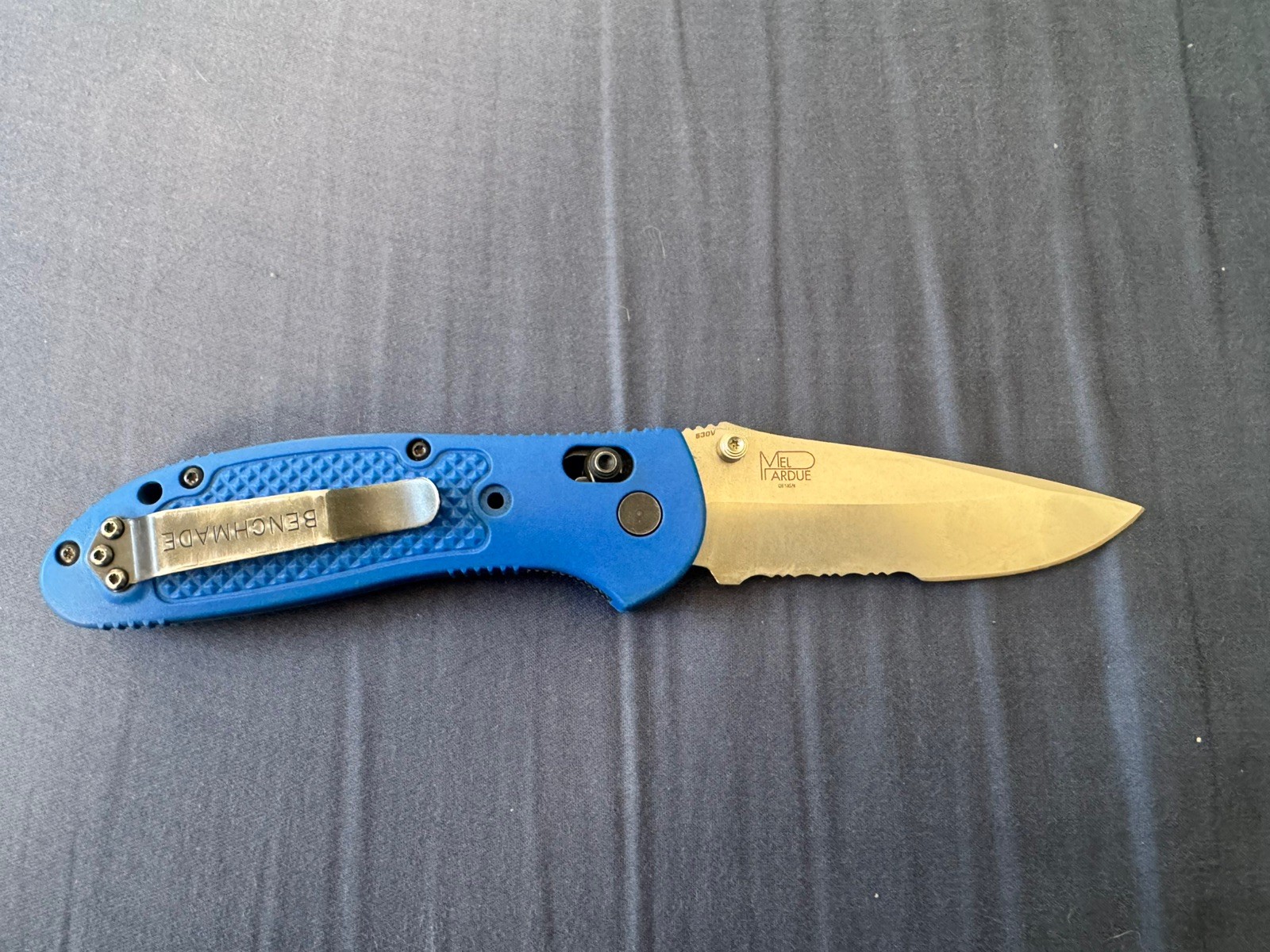Benchmade 551 USA Mel Pardue S30V Griptilian Blue Handle Combo Edge Shamrock