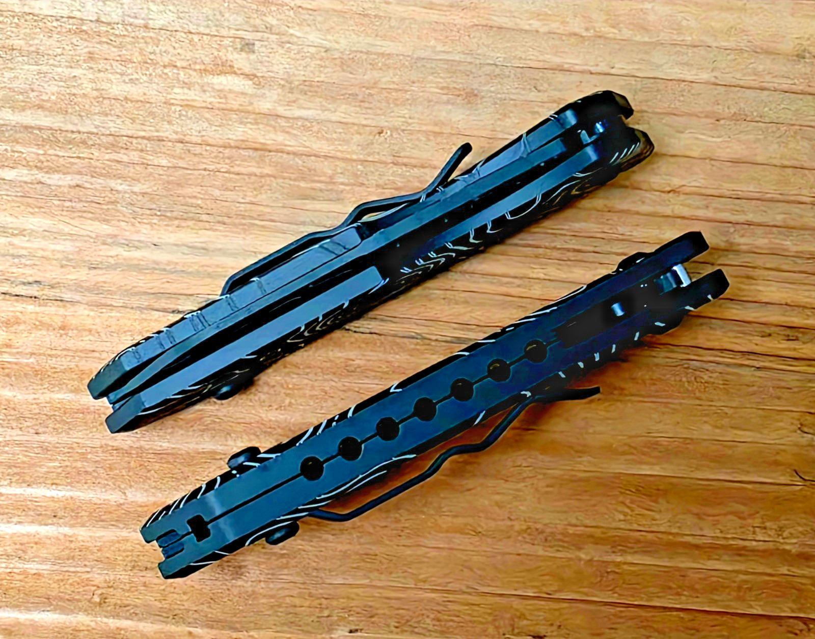 Heretic Knives Jinn Button‑Lock Flipper Black/White Topo MagnaCut DLC H213-TOPO