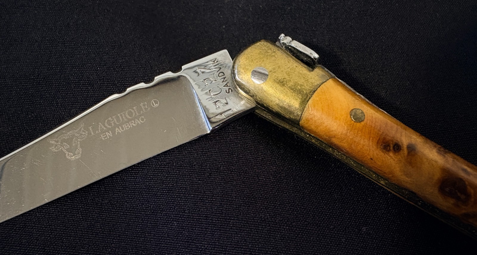 Laguiole en Aubrac Folding Knife Juniper Burl Wood 12C27 Sandvik Steel France