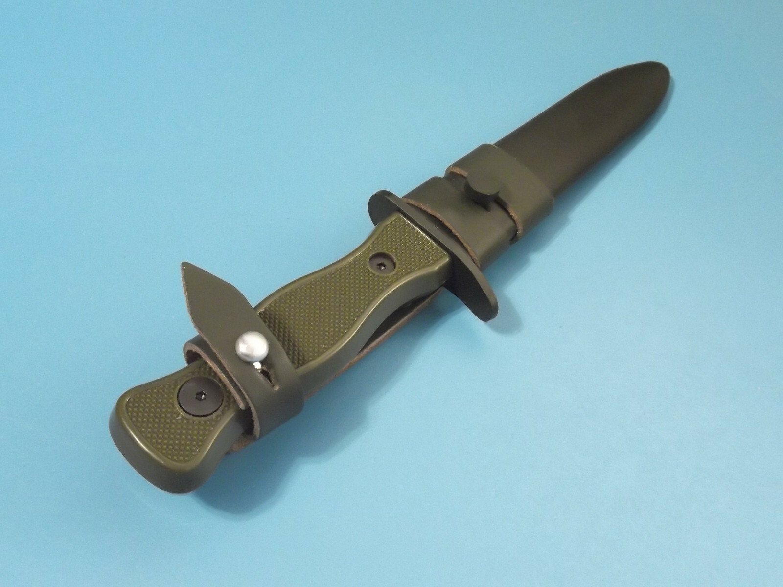 Bundeswehr MI211 OD Military Combat fixed blade field knife 10 3/8″ overall NEW!