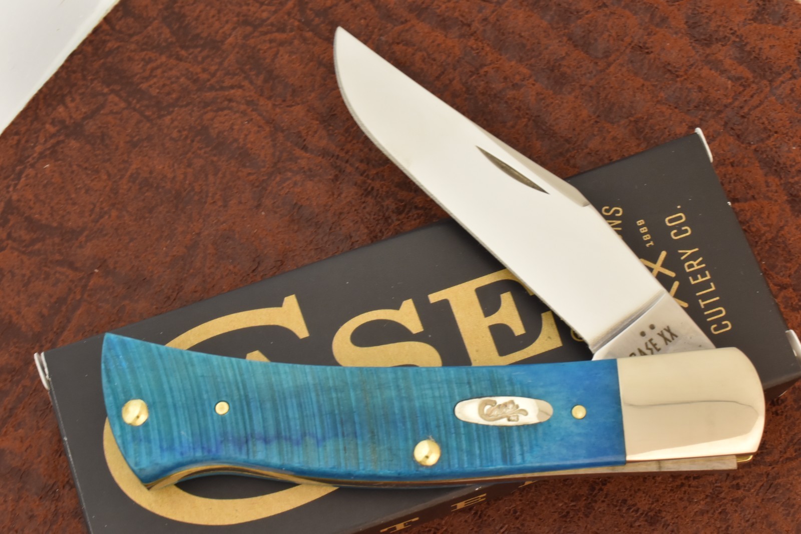 CASE XX USA 2026 SAWCUT CARIBBEAN BLUE BONE AXE HANDLE KNIFE TB61135 SS (36511)