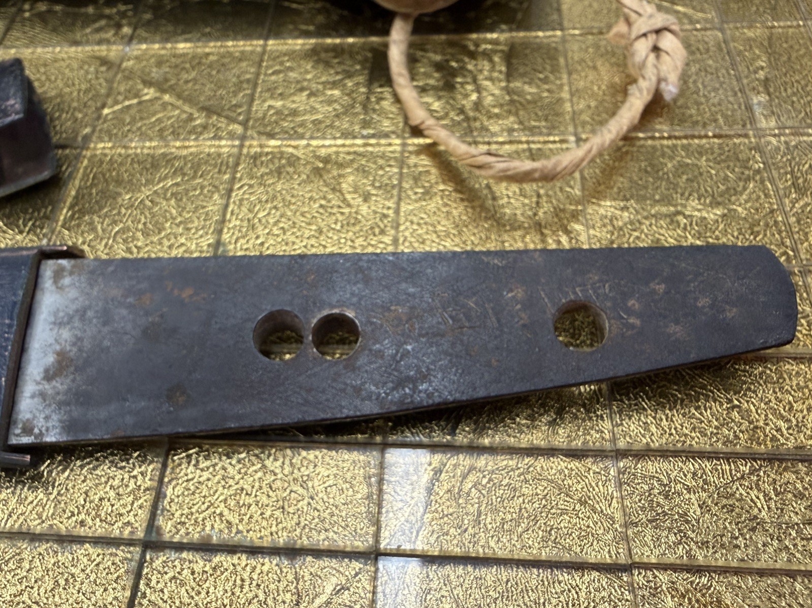 RARE Japanese tanto short sword with black-lacquered ribbed wood hilt
