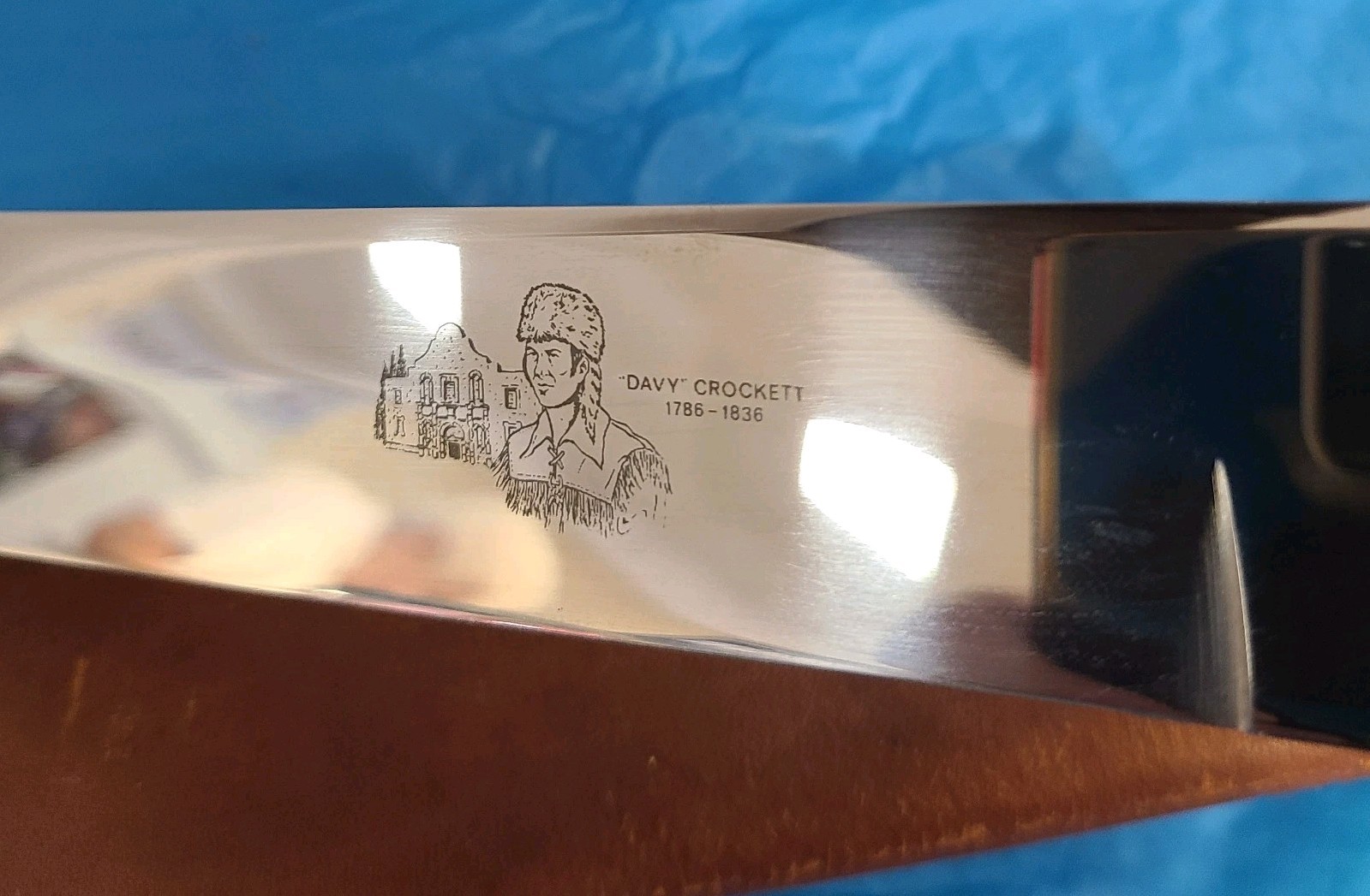 Davy Crockett Carvel Hall USA Commemorative Reproduction Bowie Knife 15″ 1976
