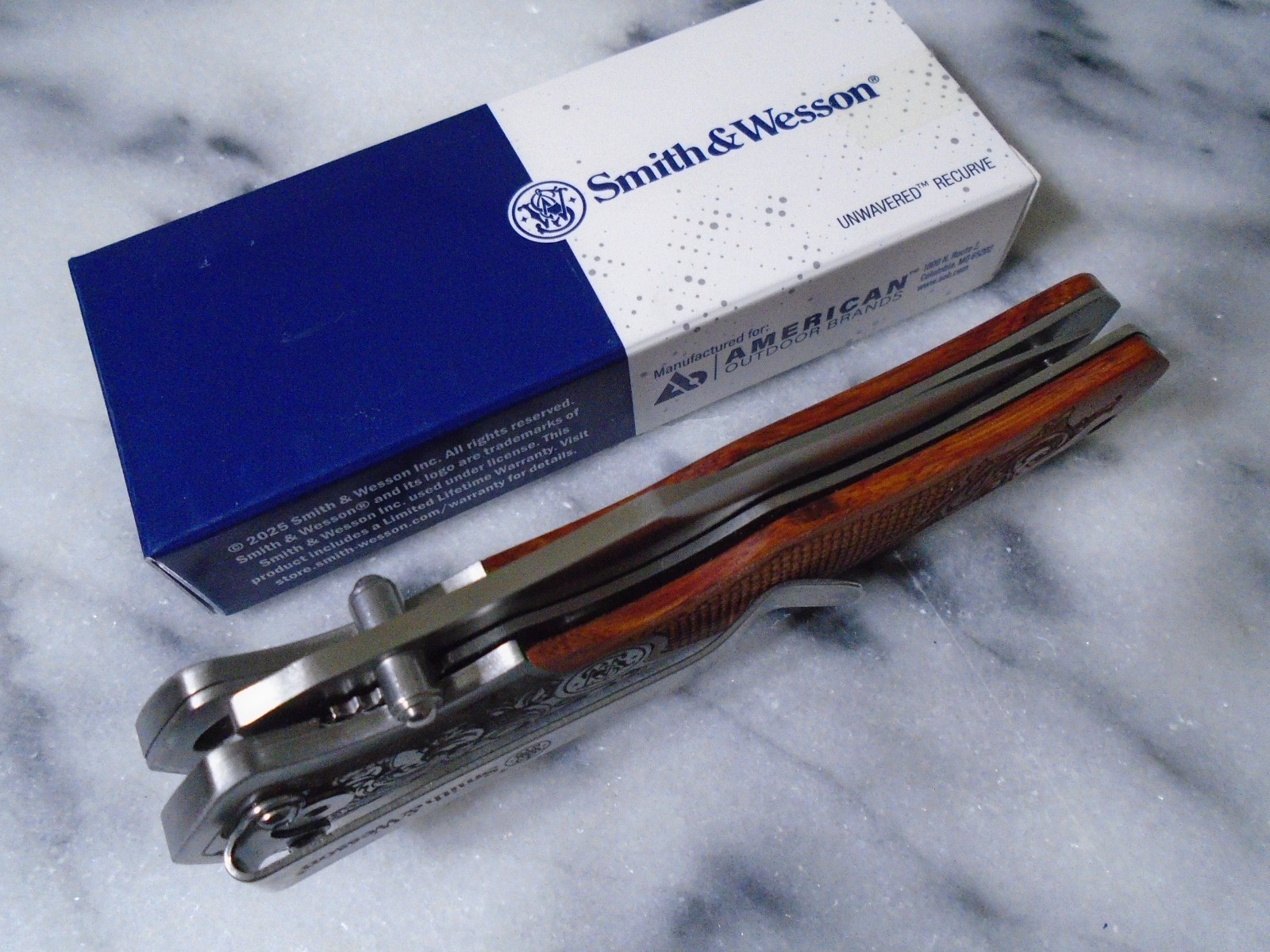 Smith & Wesson Unwavered Assisted Open Pocket Knife Fancy Folder 1193150 Wood