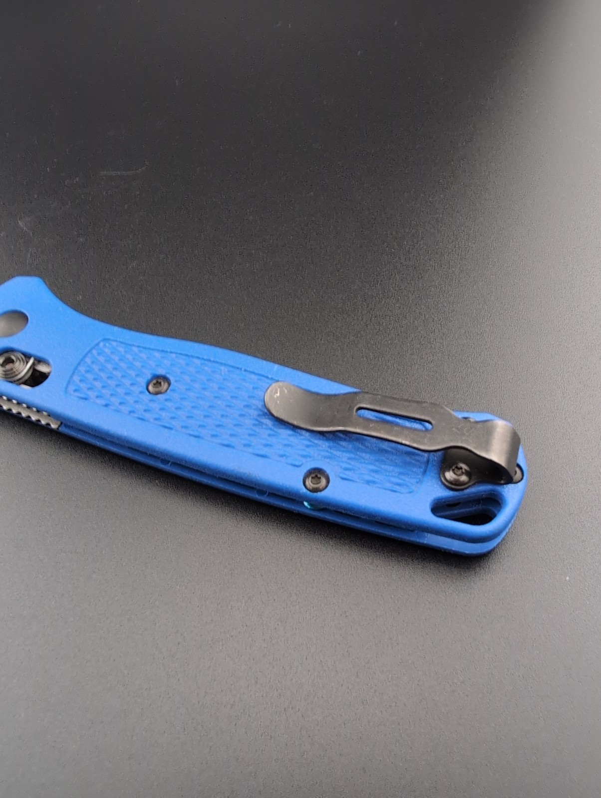 Benchmade – 535 Bugout – Blue Grivory Handles S30V Plain Satin Blade – BS-155