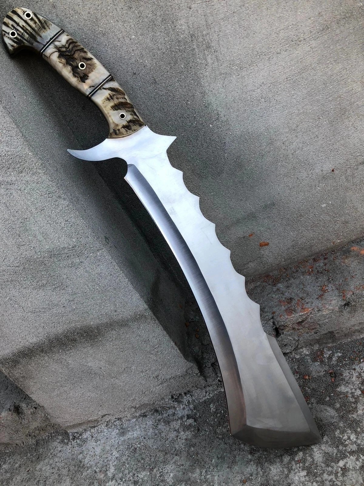 CUSTOM HANDMADE D2 TOOL STEEL HUNTING 24 INCHES RAM HORN HANDLE
