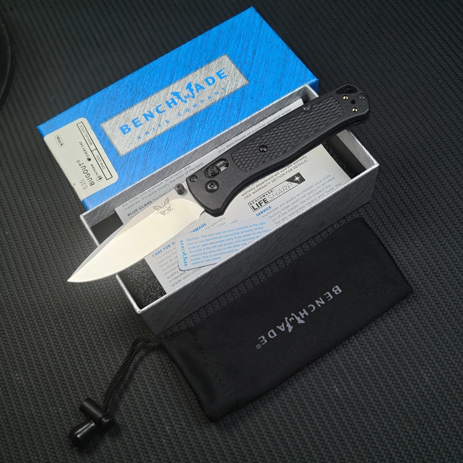 Benchmade-Knives Bugout-(535) Black CF-Elite Handle CPM-S30V-Steel Knives EDC