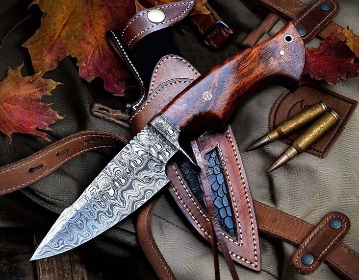 CUSTOM HANDMADE DAMASCUS STEEL BOWIE HUNTING KNIFE ROSE WOOD HANDLE W/SHEATH