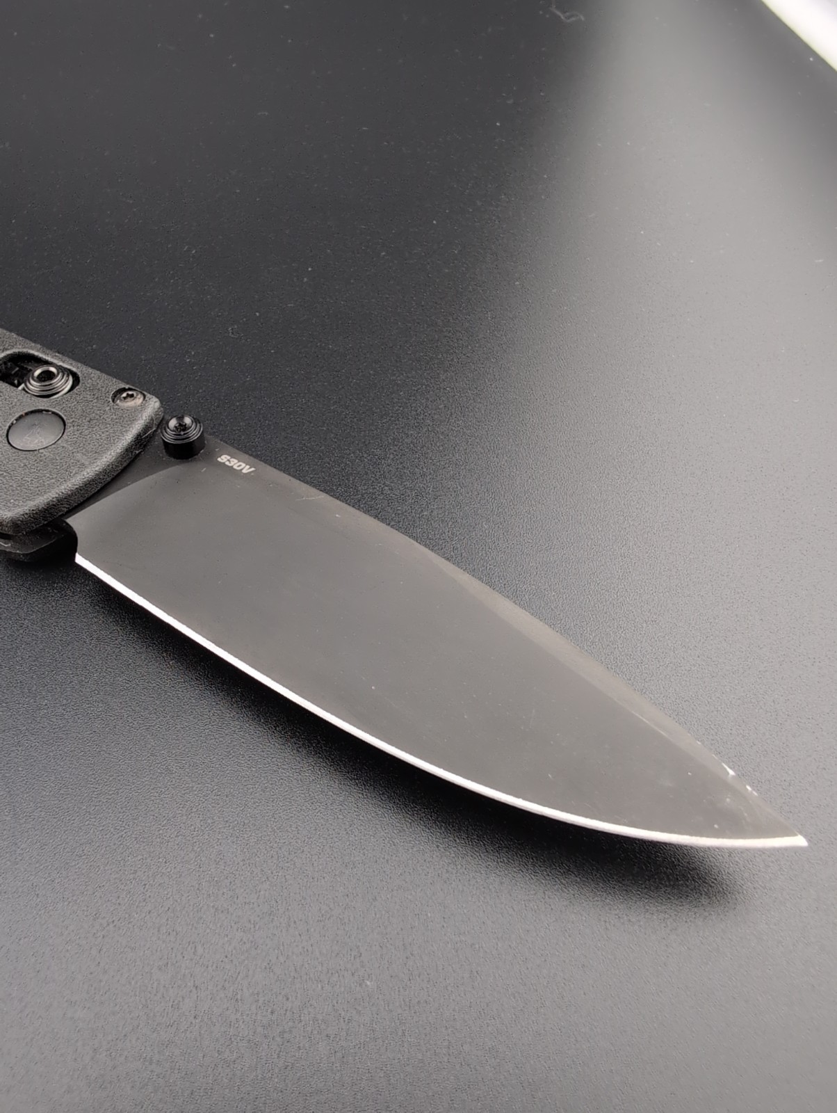 Benchmade – 535BK Bugout S30V Black Plain Blade Black Handles – BS-152