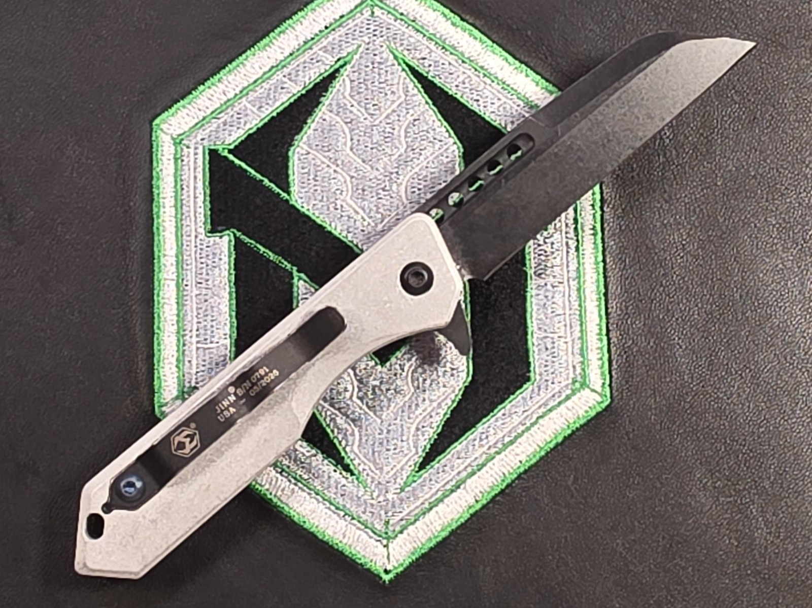 Heretic Jinn Button Lock  Flipper  Battle Black MagnaCut  Blizzard Worn Chassis