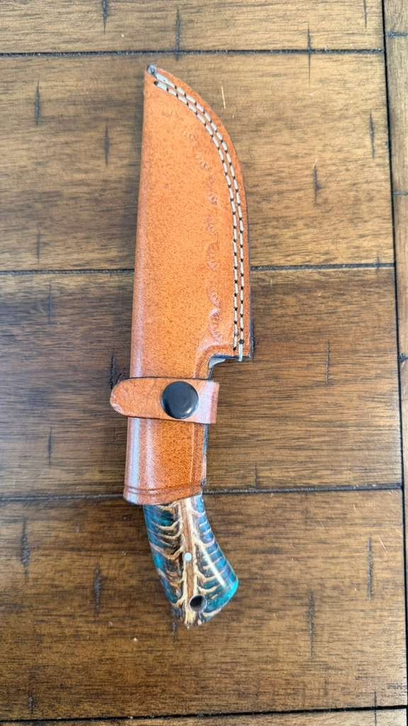 8.5″ CUSTOM HANDMADE DAMASCUS PINE CONE RESIN HANDLE KNIFE W/LANYARD & SHEATH