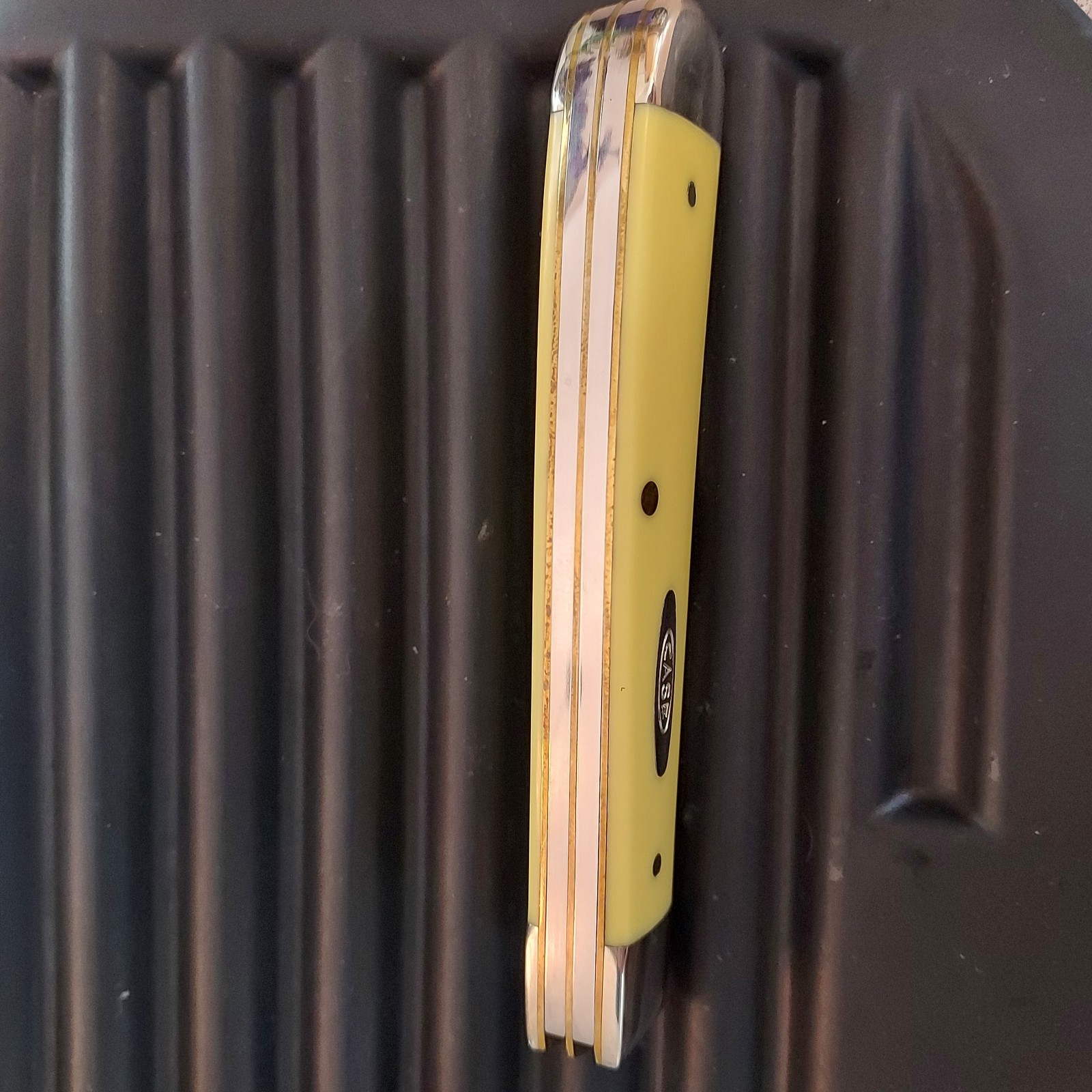 CASE XX 2013 Yellow Trapper 3254 CV Pocket Knife Oval Shield, good