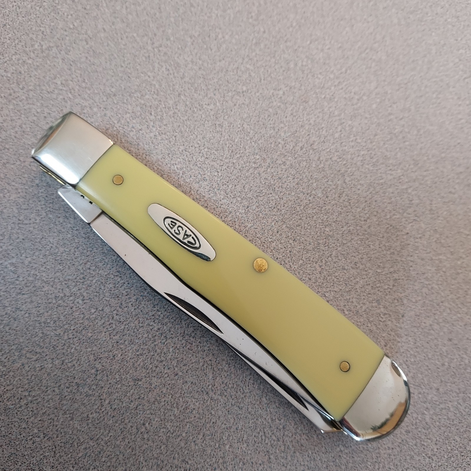 CASE XX 2013 Yellow Trapper 3254 CV Pocket Knife Oval Shield, good