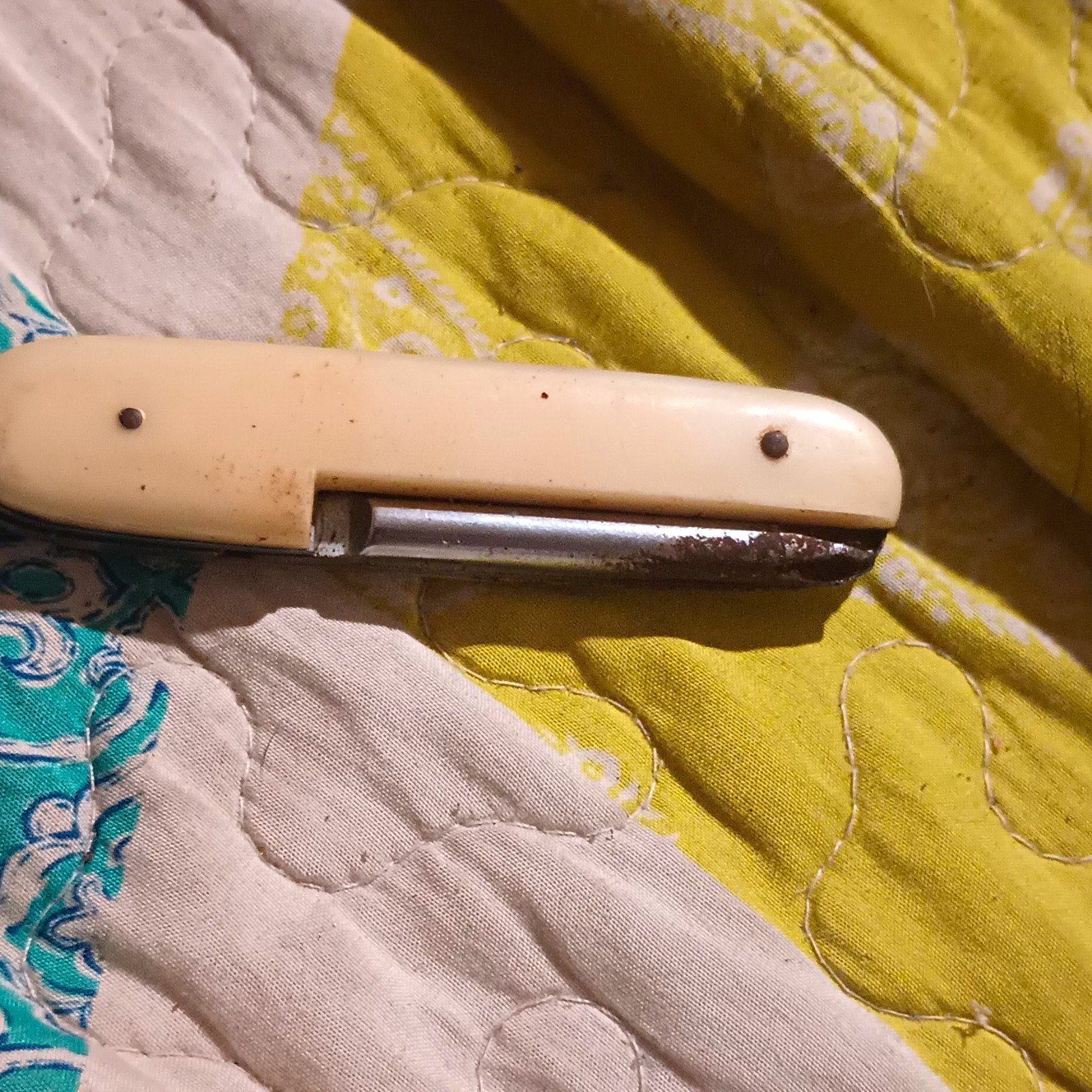 Ivory Plastic Handle Slipjoint Pocketknife, 2-Blade SS Pen Plain, 2.75in