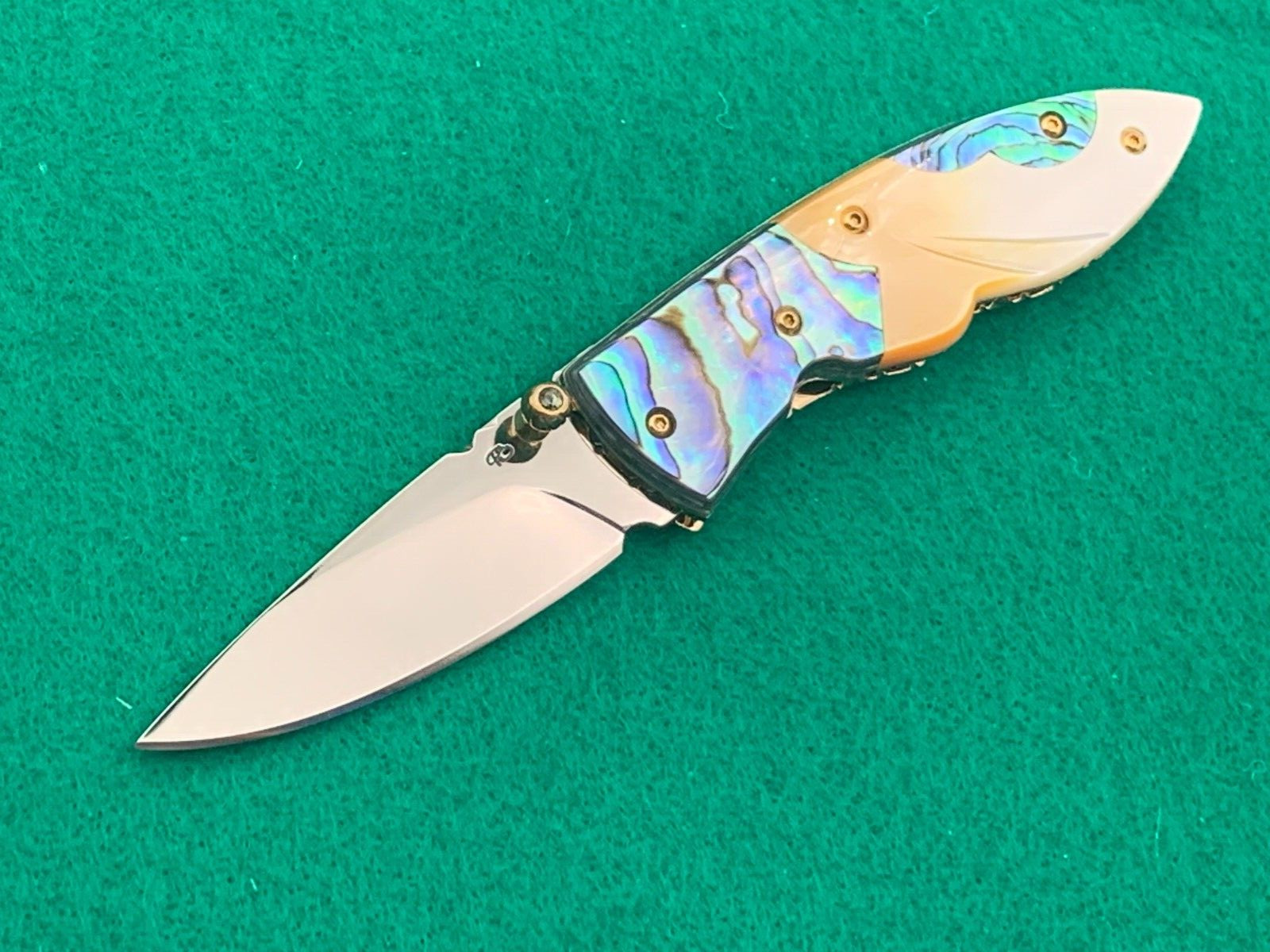 CUSTOM TAWEESAK KNIFE MOTHER OF PEARL / CASE NONE BETTER MUSEUM QUALITY) w/CASE