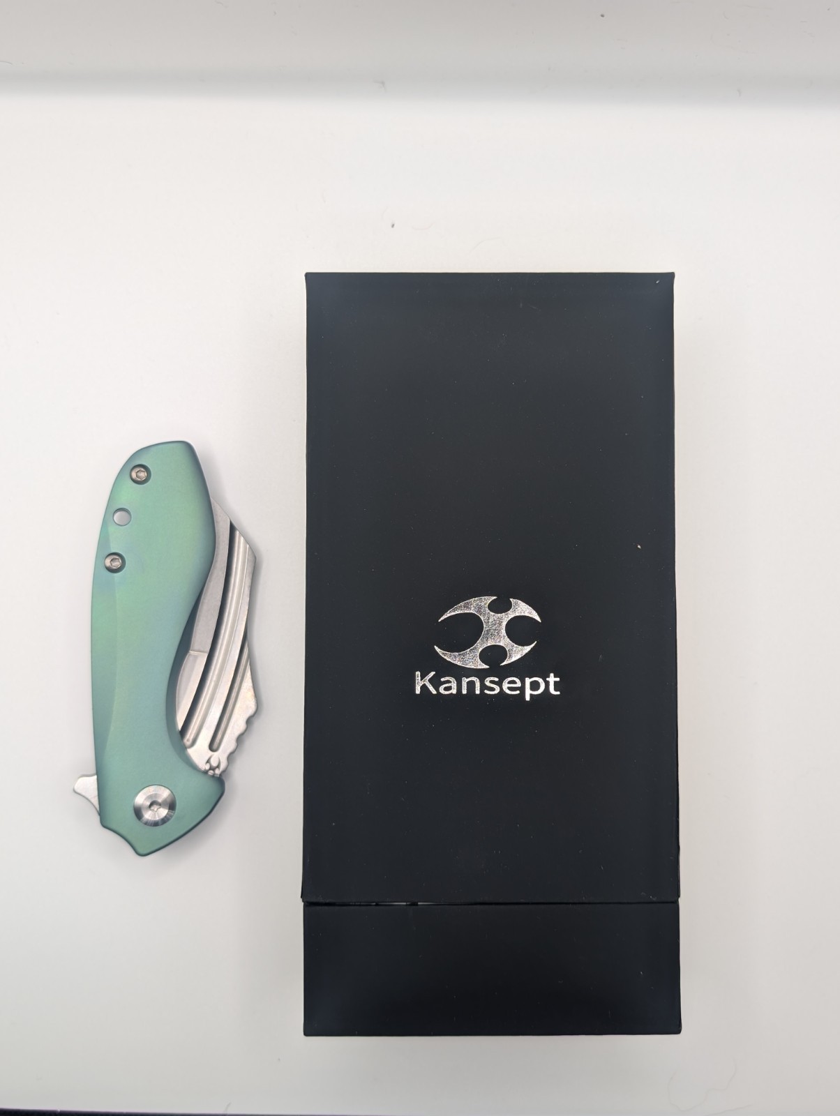 Kansept KTC 3 Titanium CPM-S35VN Hawkbill Plain Manual Frame Lock Green.