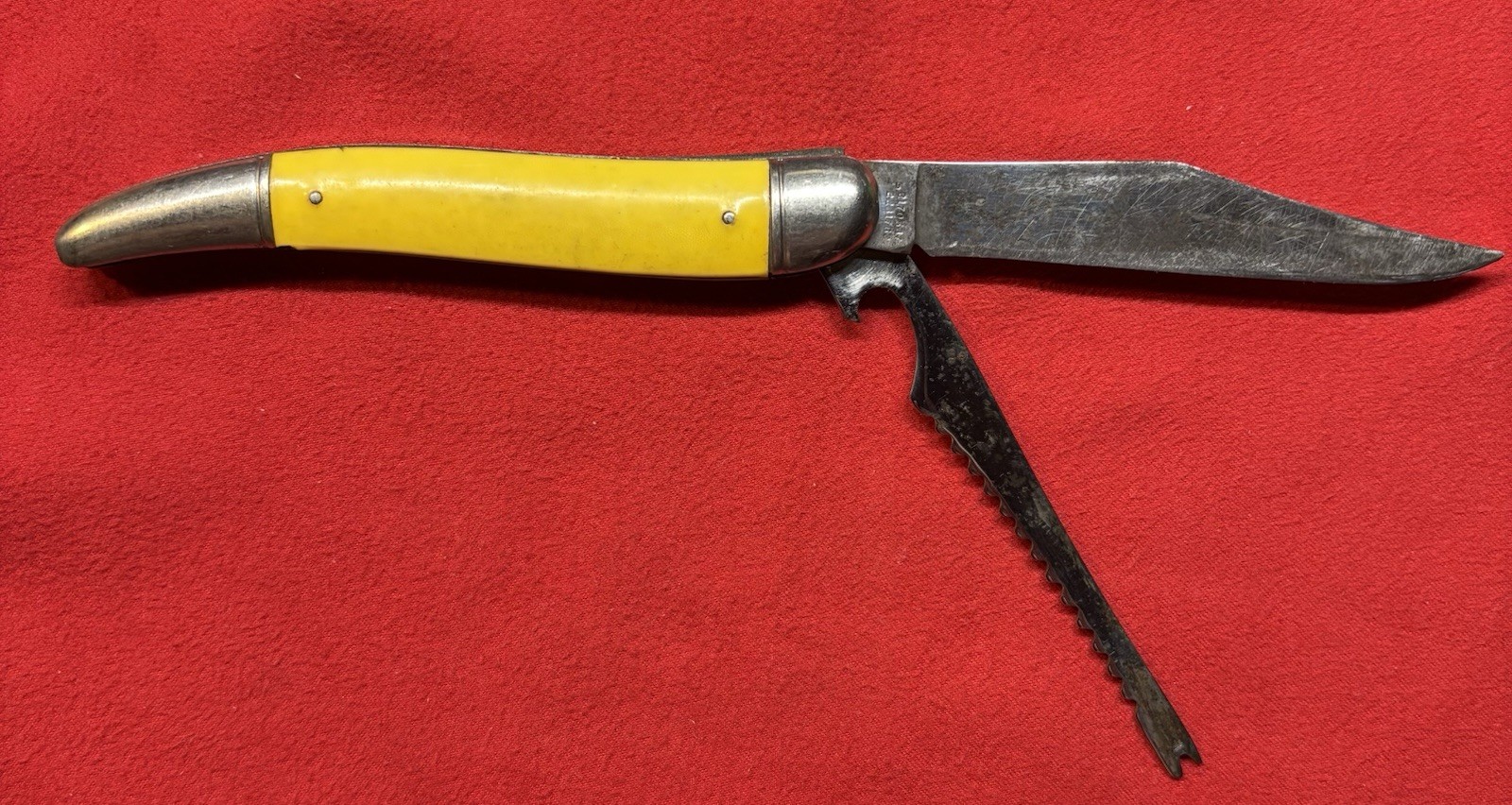 Vintage Imperial Prov USA Yellow Fishing Knife with Folding Blade and Scaler