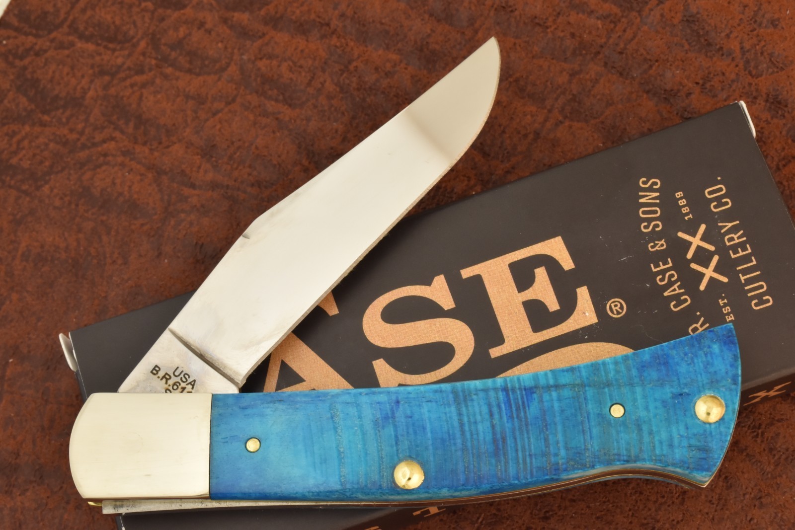 CASE XX USA 2026 SAWCUT CARIBBEAN BLUE BONE AXE HANDLE KNIFE TB61135 SS (36513)