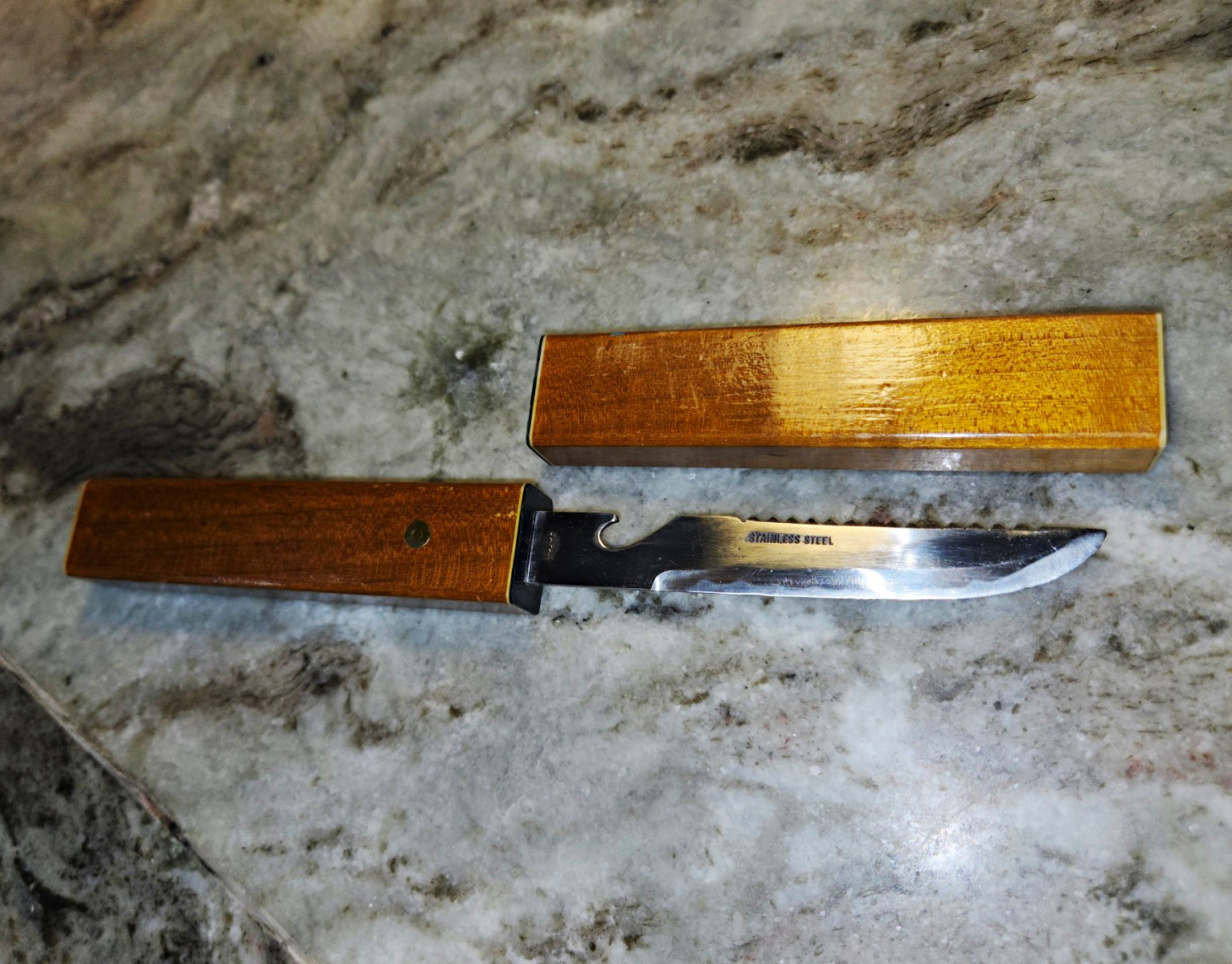 Fishing Knife 3-3.49in Stainless Steel Clip Point Serrated Combo Blade Wood