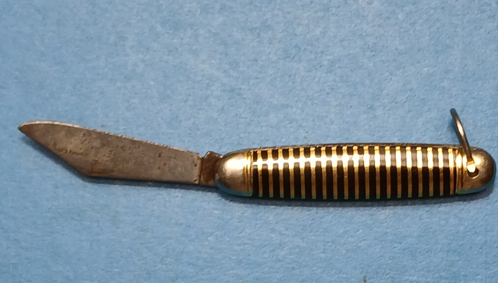 Imperial Providence RI USA. Single Blade with bail. Tiger graphic. 1954-1988.