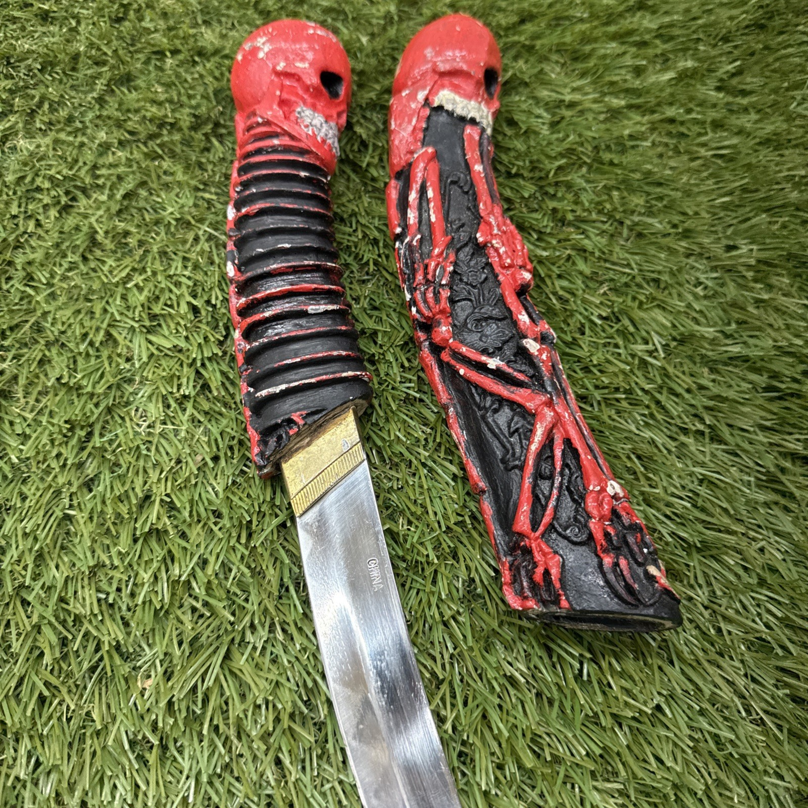 Fighter Plus China Fantasy Fixed Blade Knife 14 3/4 Skull Spine Sheath Red Black