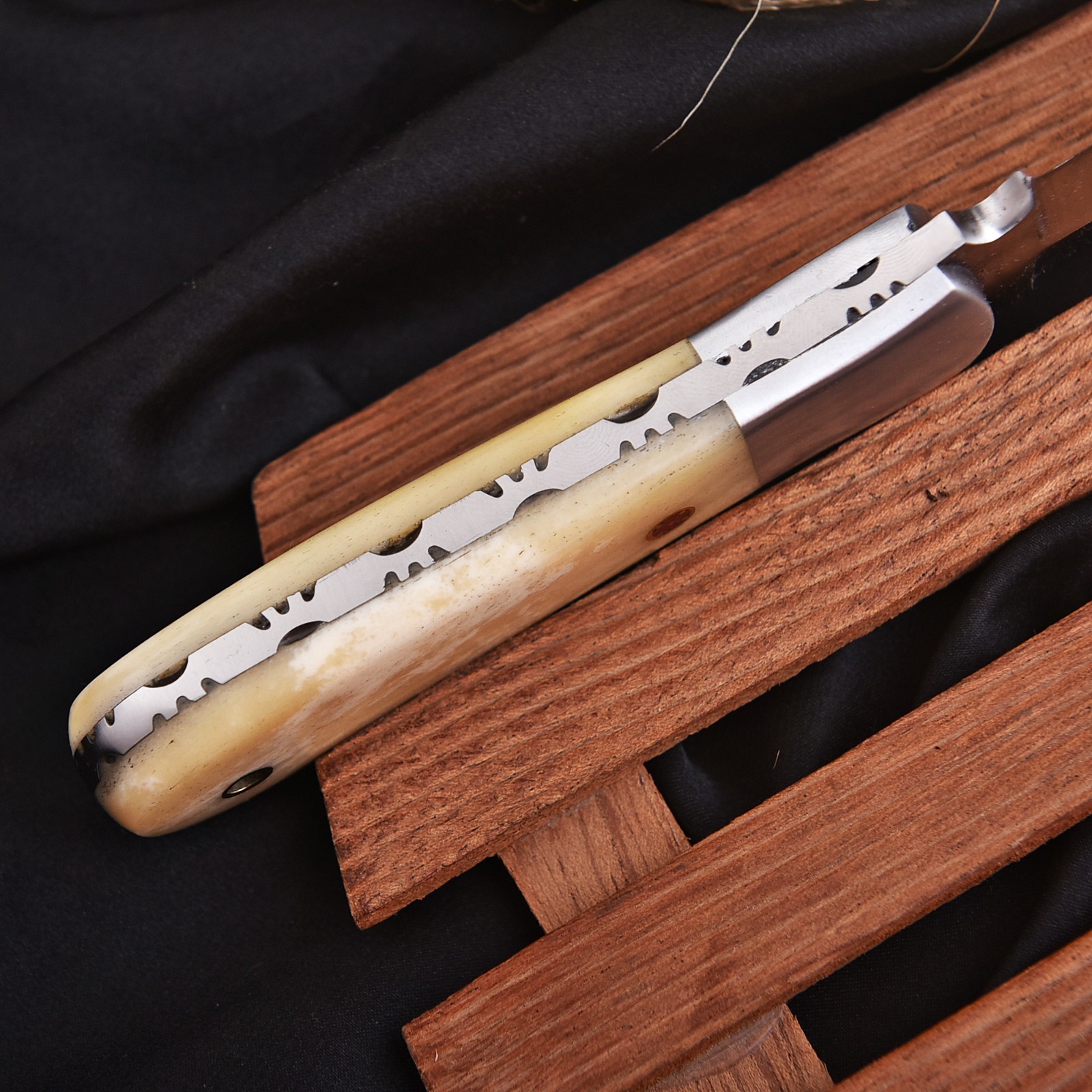 Handmade D2 Custom Camel Bone Dagger Camping Sport EDC Knife w/Sheath