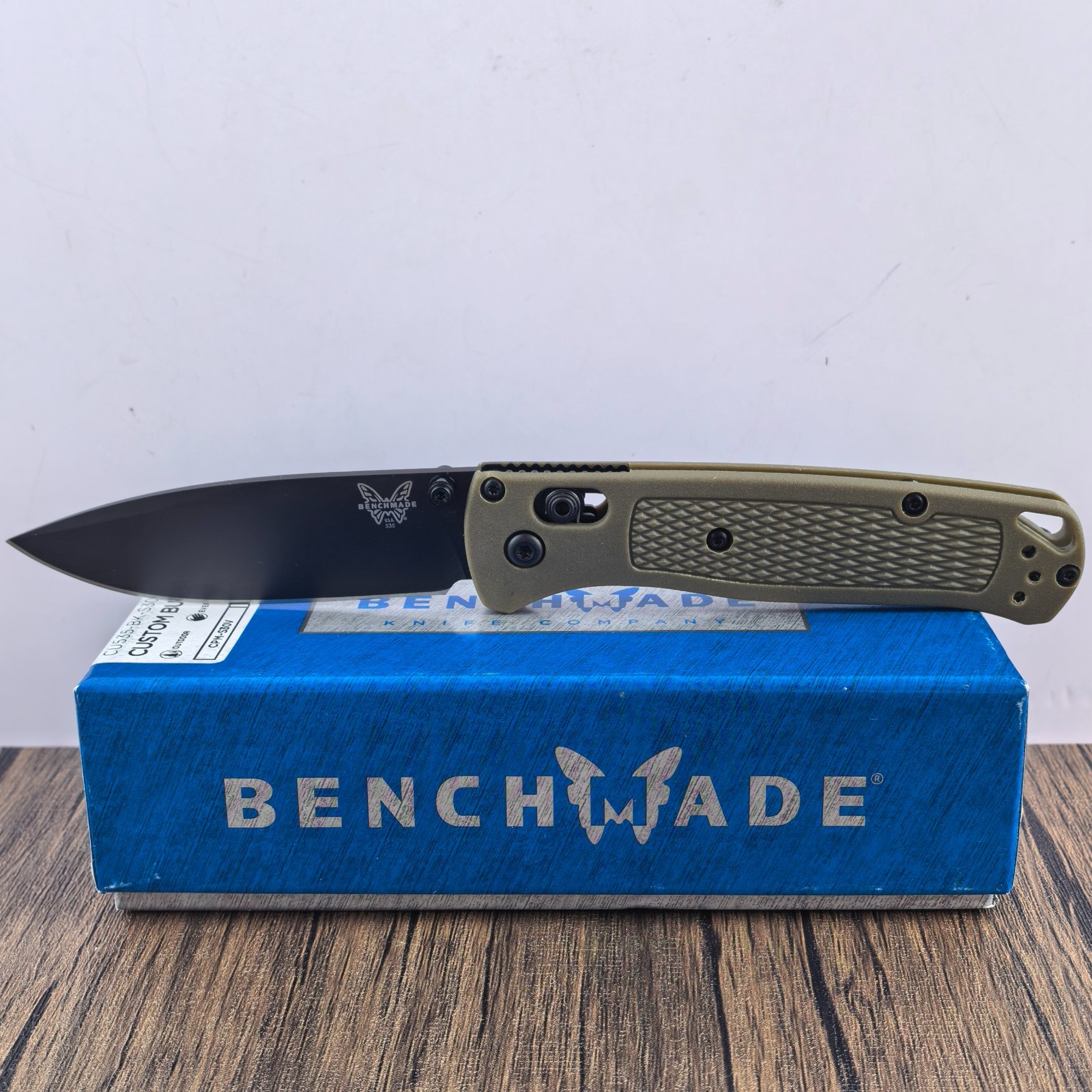 Benchmade-Knives 535 Bugout-Green CF-Elite Handle CPM-S30V-Steel Knives