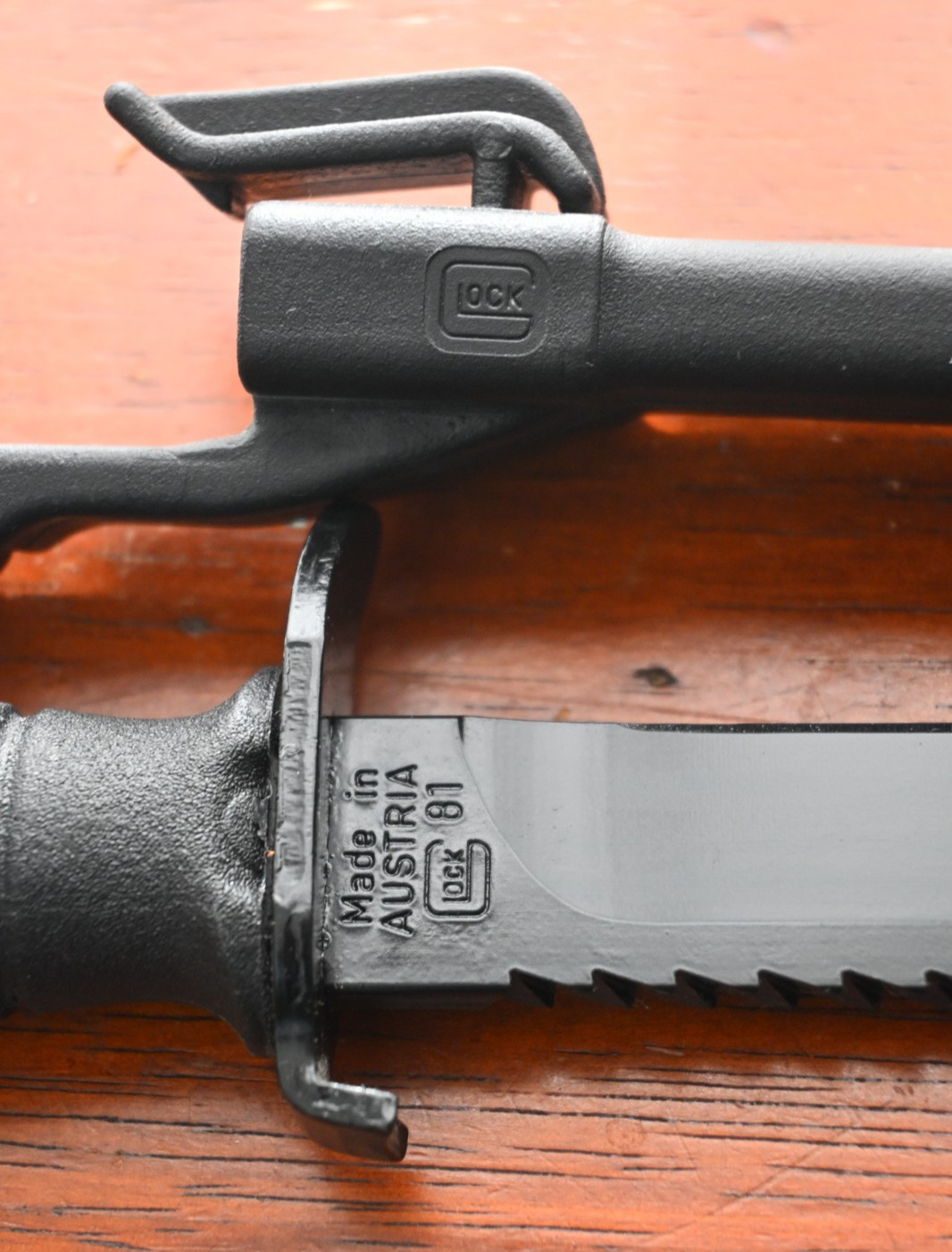 AUSTRIAN GLOCK 81 COMBAT KNIFE -NICE Sawback-