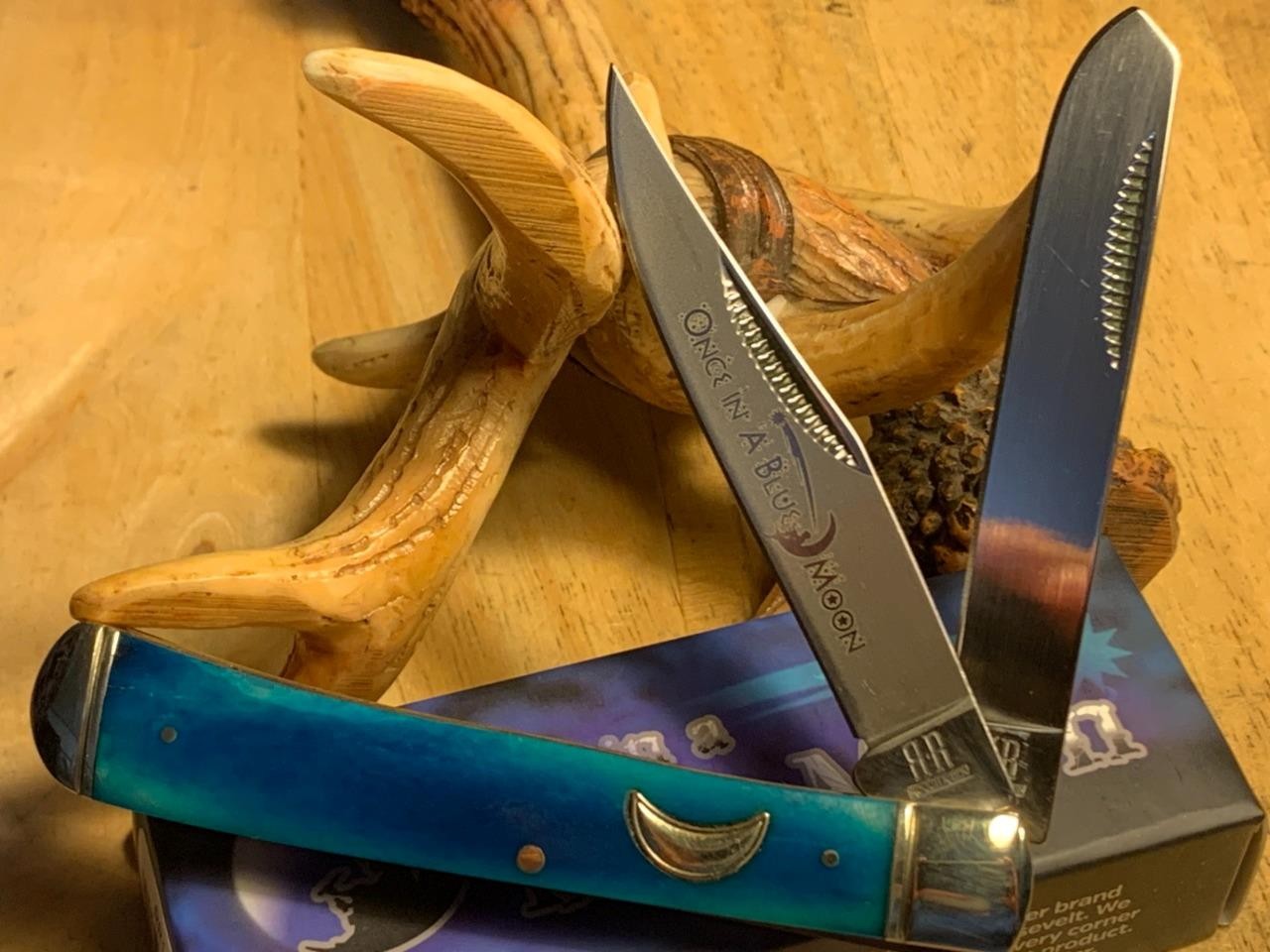 Rough Rider «Once in a Blue Moon» Series Trapper 4 1/8″ Pocket knife RR1194