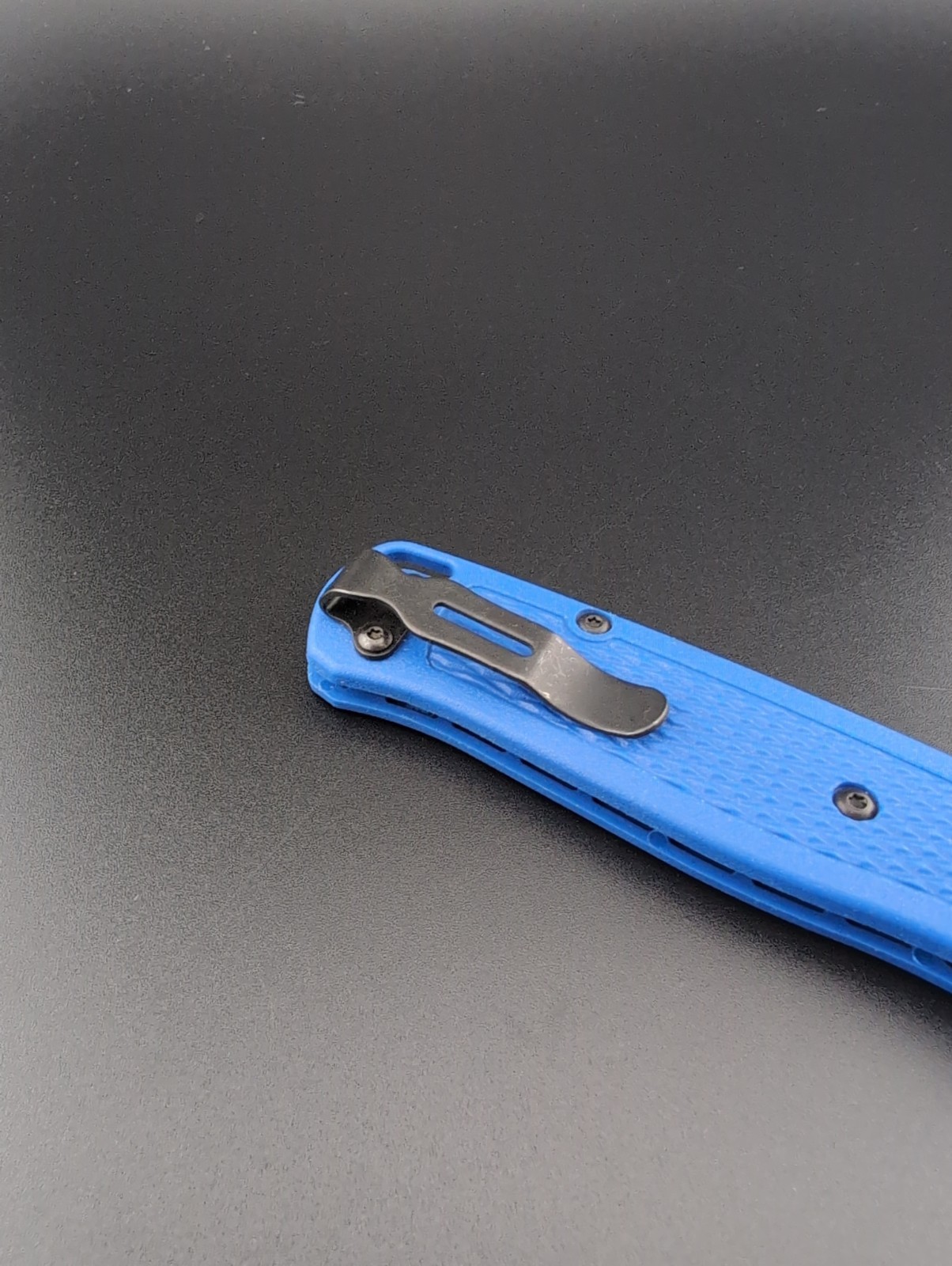 Benchmade – 535 Bugout – Blue Grivory Handles S30V Plain Satin Blade – BS-155