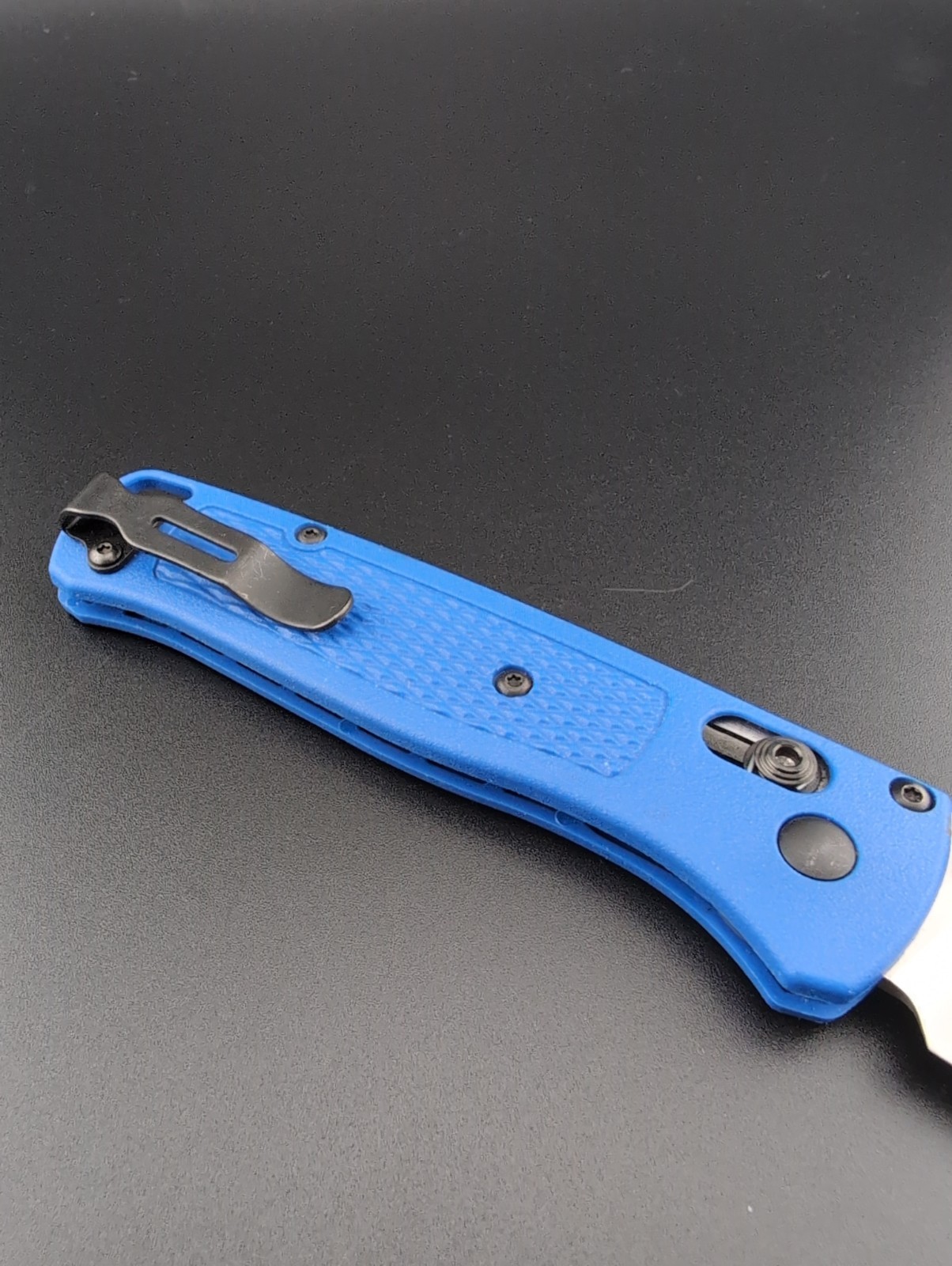 Benchmade – 535 Bugout – Blue Grivory Handles S30V Plain Satin Blade – BS-155
