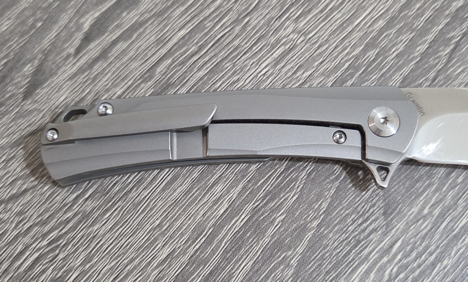Kansept Gremlin – Gray Titanium – Jungle Carbon Fiber – S35VN – Frame Lock – EUC