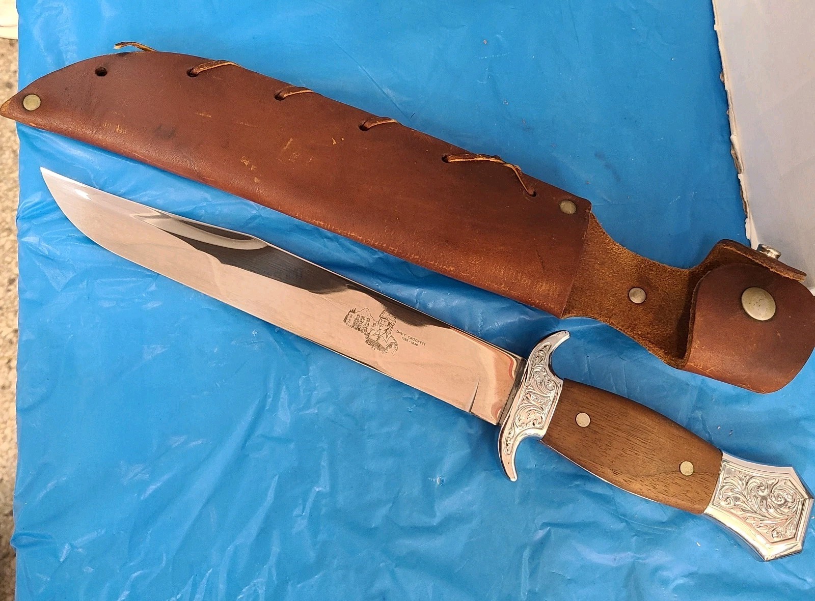 Davy Crockett Carvel Hall USA Commemorative Reproduction Bowie Knife 15″ 1976