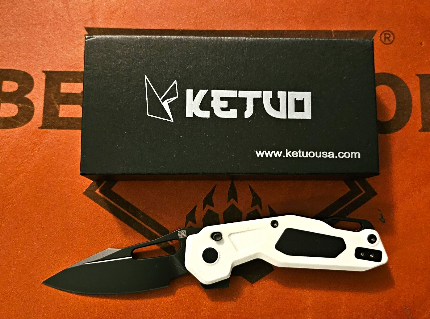 KETUO Mini Griffin Pocketknife White/Black G10 Drop Point Plain Edge Clip