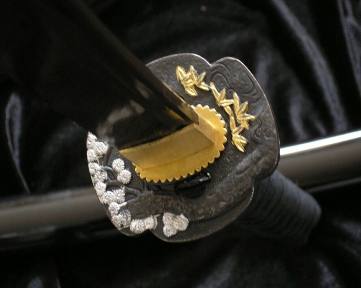 WONDERFUL KATANA WITH AN UNUSUAL BLADE – DAMAST + TR-026 STAND