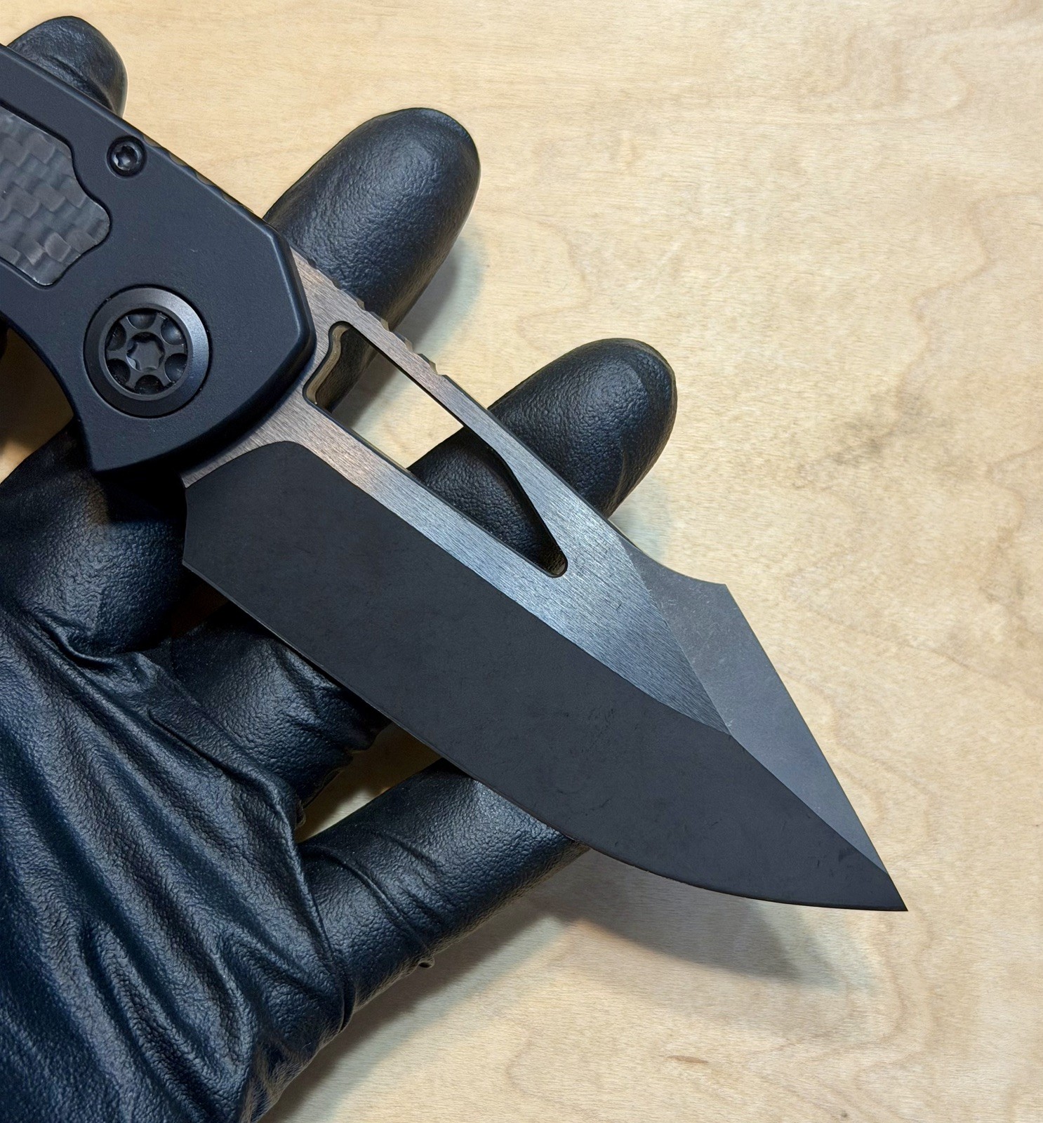 Heretic Knives Pariah DLC Magnacut Carbon Fiber Glow Inlay Trit. Thumb Stud
