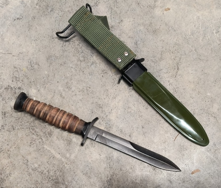 U.S. WWII M3 Fighting Trench Knife Replica + M8 Style Sheath Scabbard