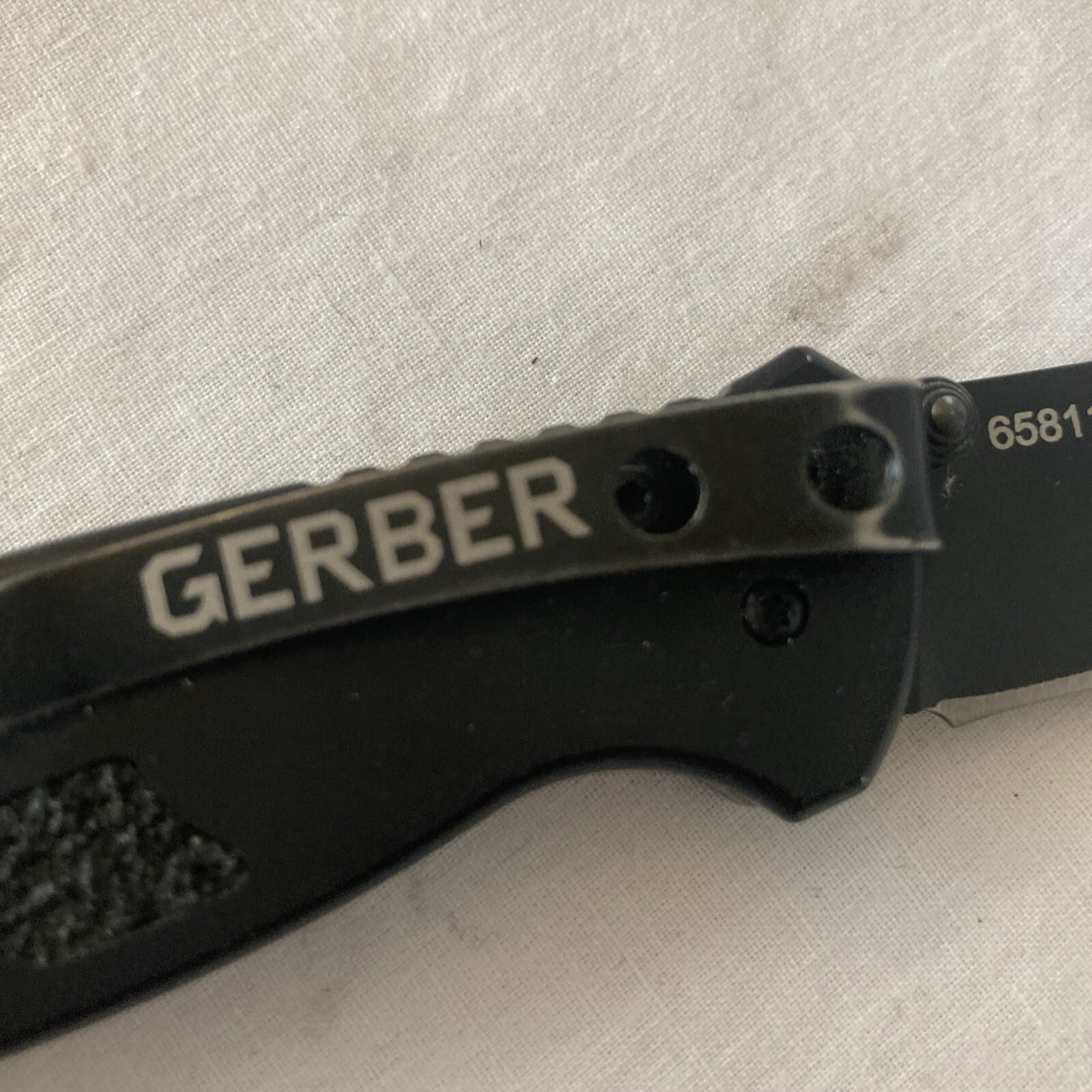 BLACK GERBER FOLDING KNIFE W/POCKET CLIP