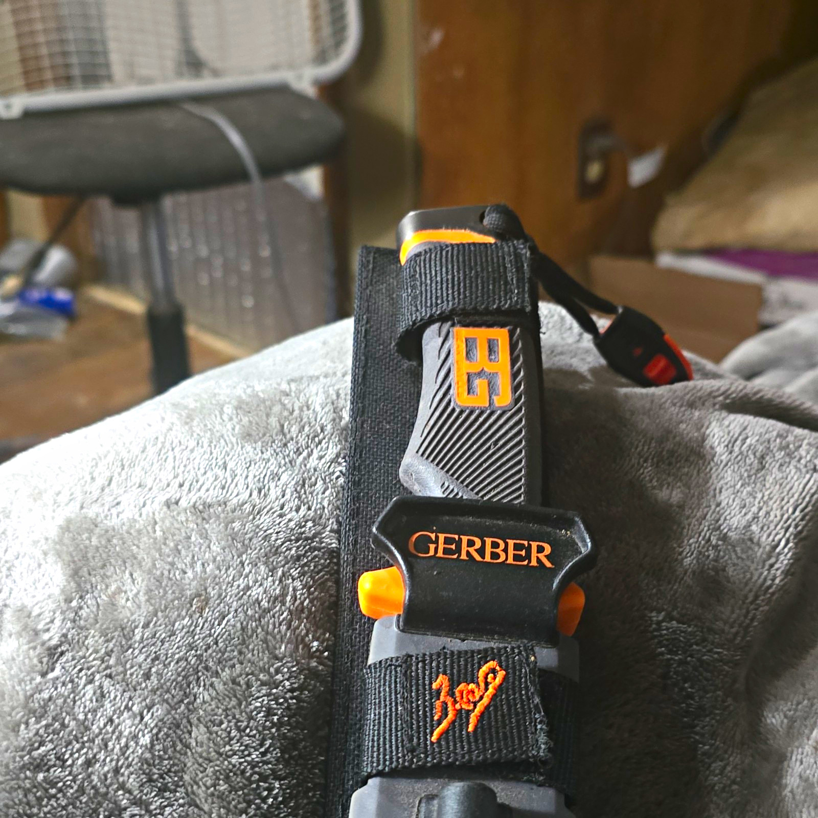 Gerber Survival Fixed Blade Knife 4.1-5in EMS Drop Point Combo Edge w/ Sheath