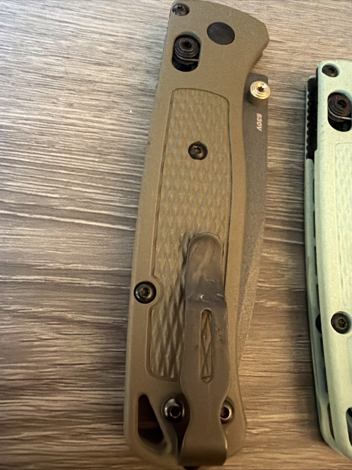 Set Of 2 Benchmade knives-533 Mini Bugout Sea Foam/535 Bugout Ranger Green