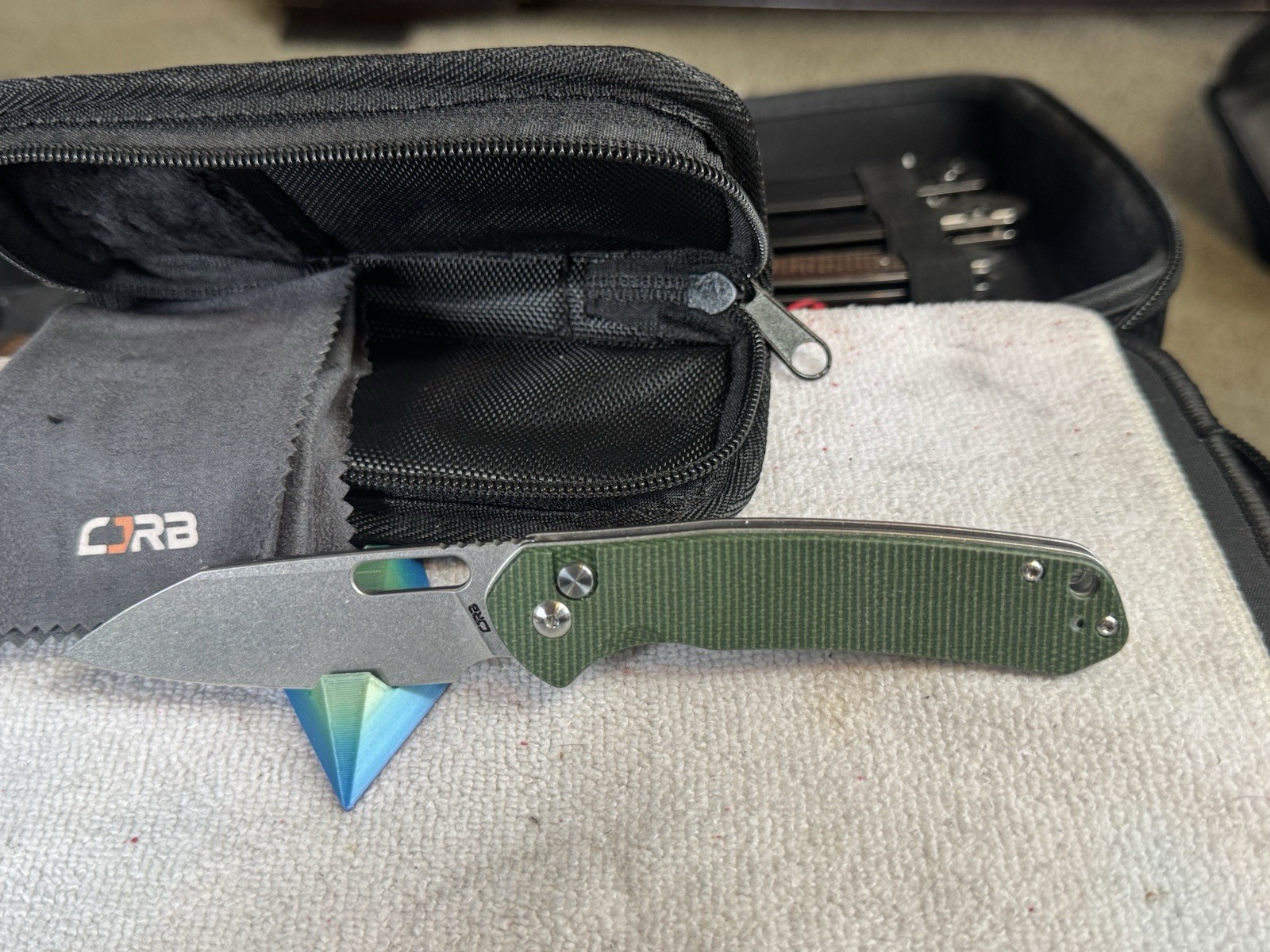 CJRB Pyrite Alt Green G10 Drop Point Plain Edge Manual Liner Lock Pocketknife