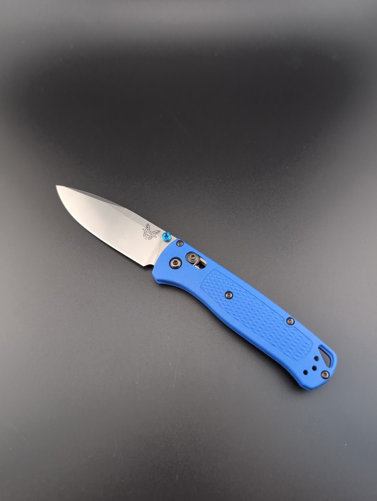 Benchmade – 535 Bugout – Blue Grivory Handles S30V Plain Satin Blade – BS-155